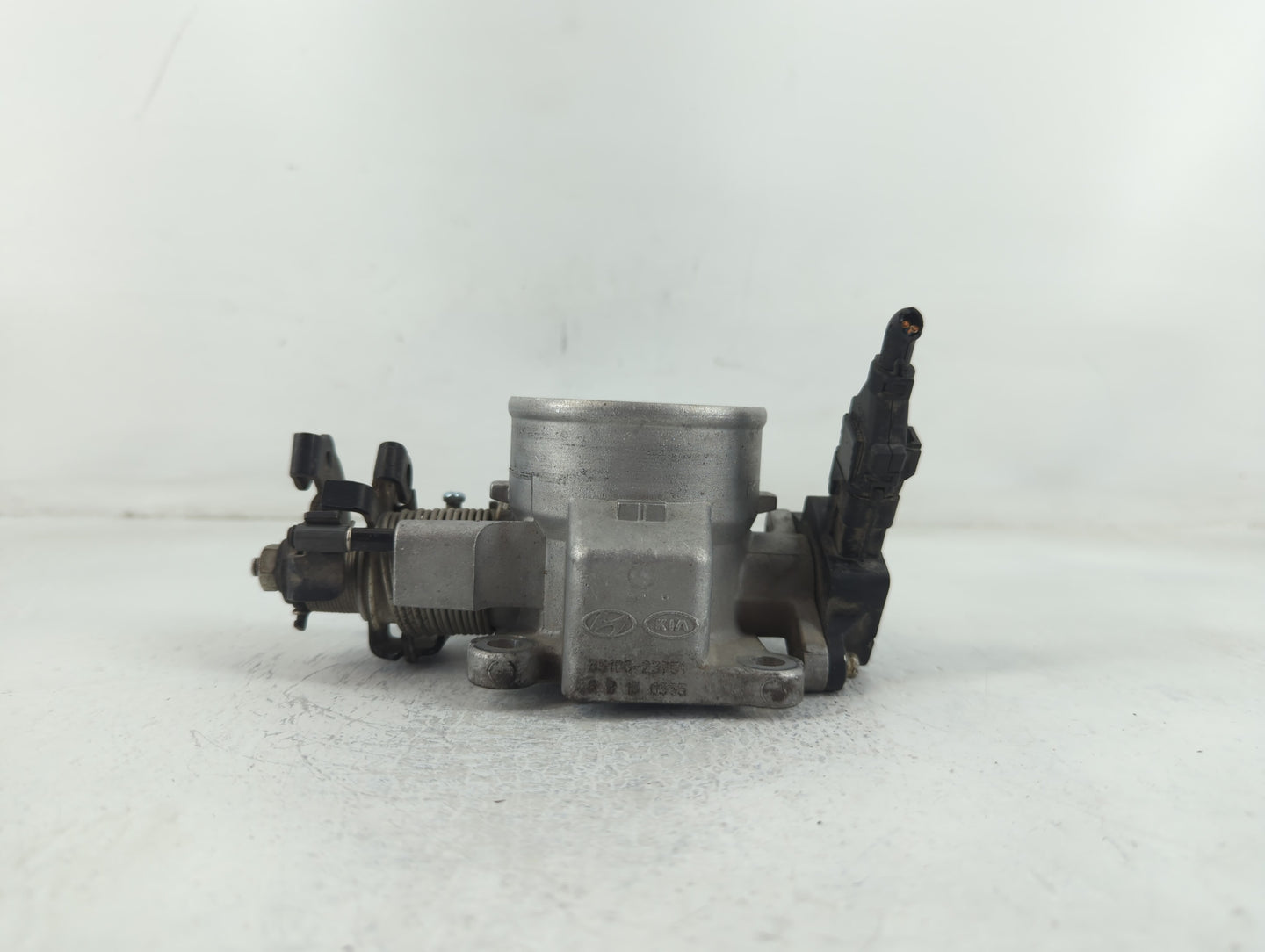 2005-2009 Hyundai Tucson Throttle Body P/N:35100-23751 Fits Fits 2003 2004 2005 2006 2007 2008 2009 2010 OEM Used Auto Parts