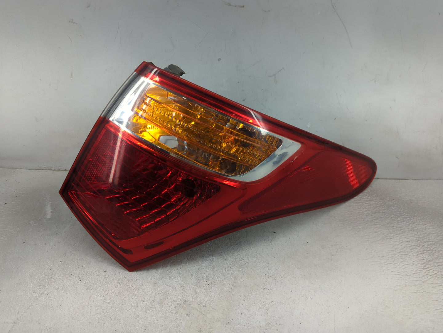 2007-2012 Hyundai Veracruz Tail Light Assembly Passenger Right OEM P/N:E132322 Fits Fits 2007 2008 2009 2010 2011 2012 OEM U