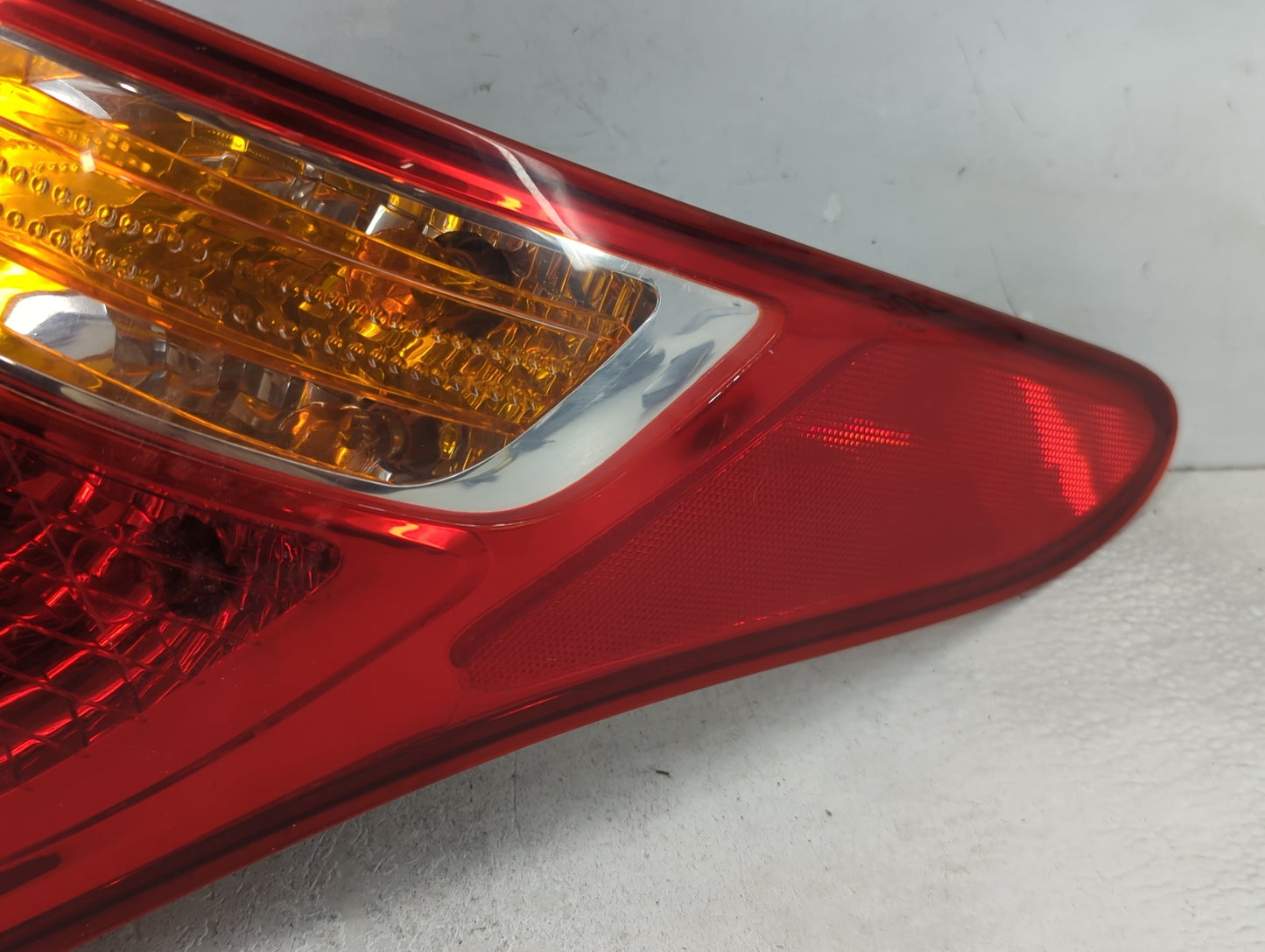 2007-2012 Hyundai Veracruz Tail Light Assembly Passenger Right OEM P/N:E132322 Fits Fits 2007 2008 2009 2010 2011 2012 OEM U