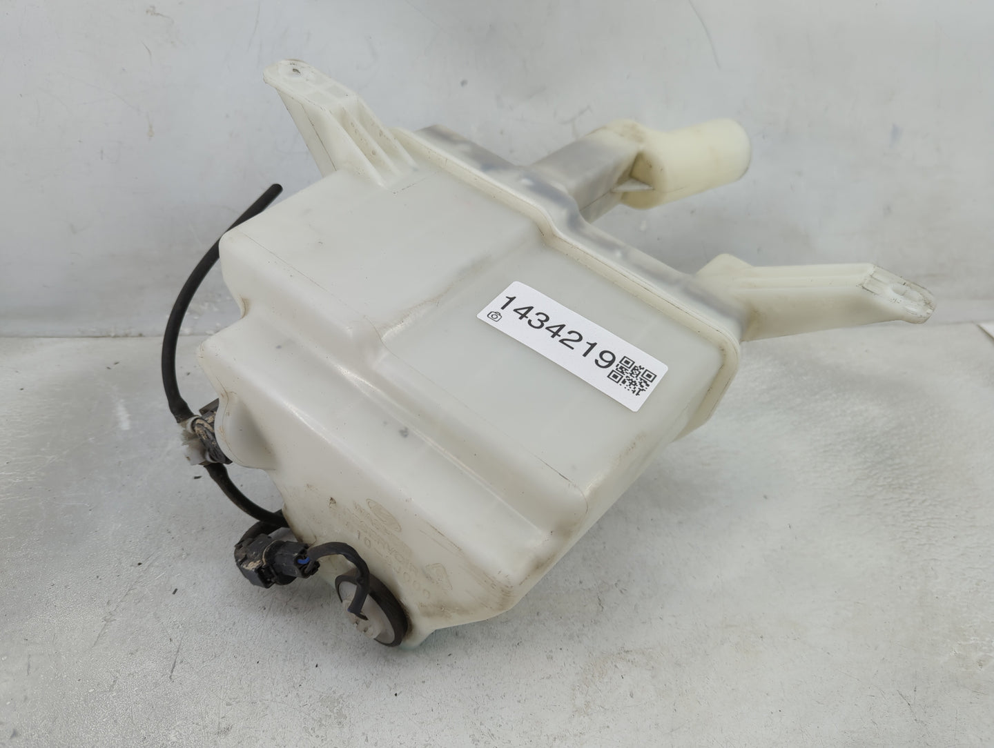 2007-2012 Hyundai Veracruz Windshield Washer Fluid Reservoir Bottle Oem - Oemusedautoparts1.com