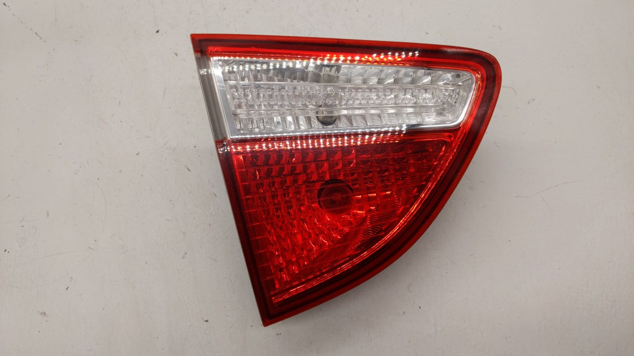 2007-2012 Hyundai Veracruz Tail Light Assembly Driver Left OEM Fits Fits 2007 2008 2009 2010 2011 2012 OEM Used Auto Parts -
