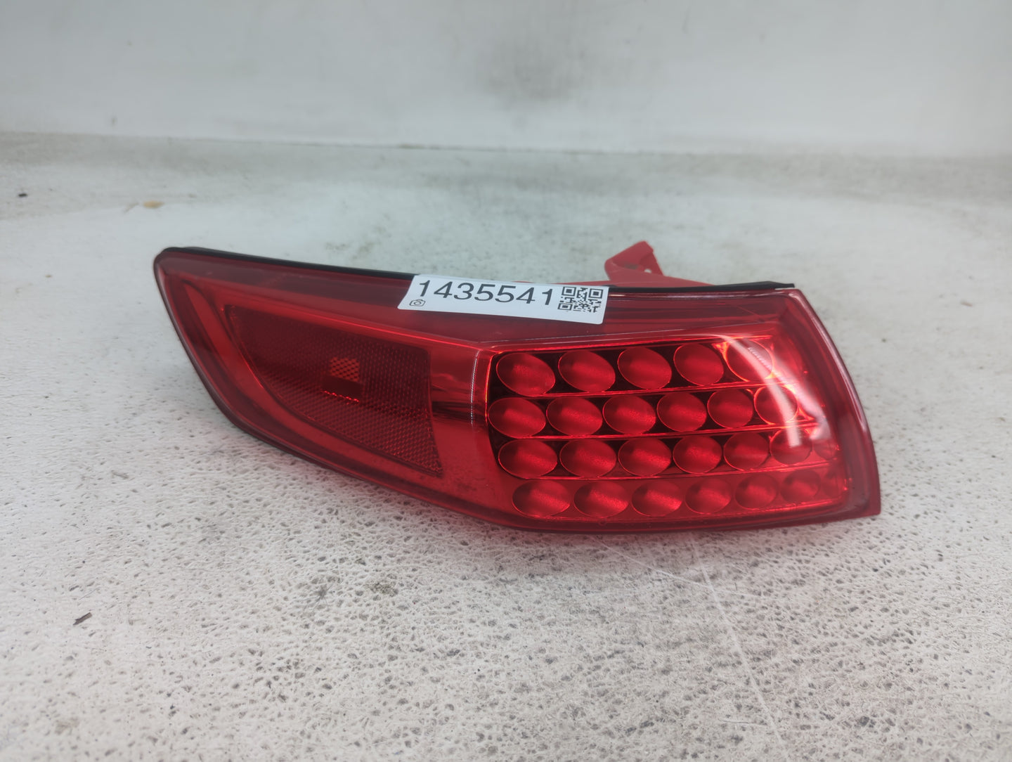 2003-2008 Infiniti Fx45 Tail Light Assembly Driver Left OEM Fits Fits 2003 2004 2005 2006 2007 2008 OEM Used Auto Parts - Oe