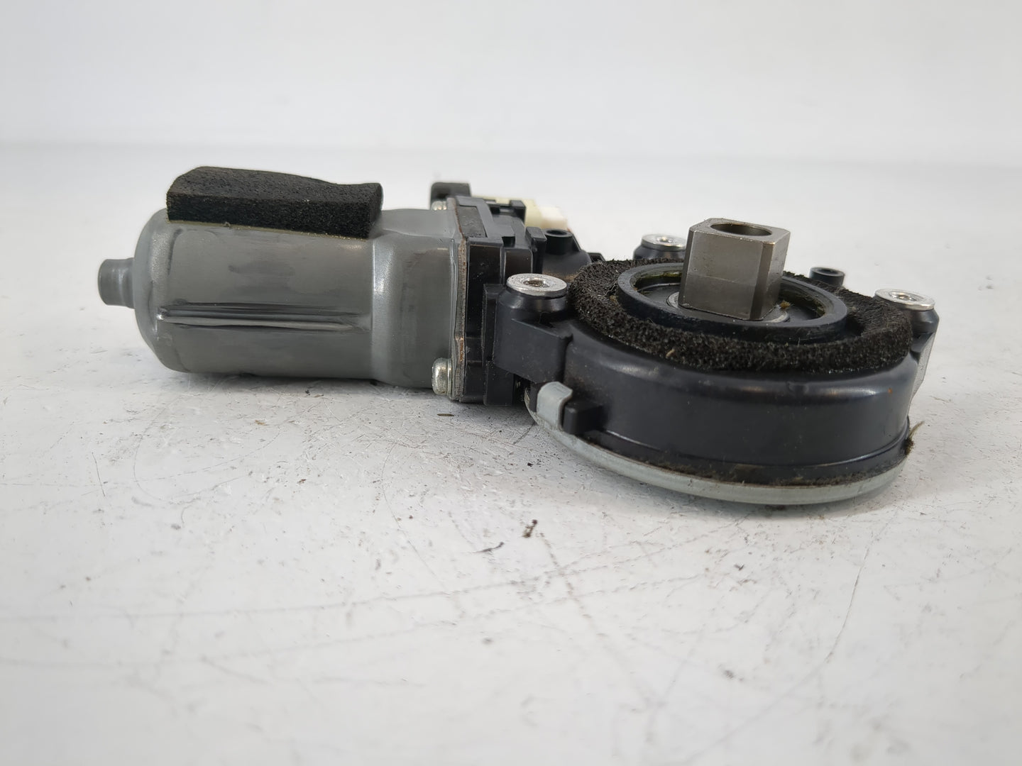 2007-2008 Infiniti G35 Passenger Front Right Power Window Motor - Oemusedautoparts1.com