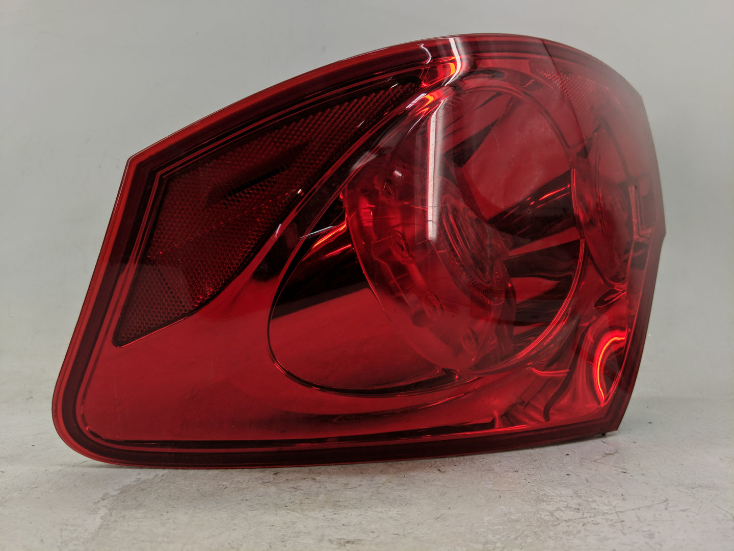 2007-2008 Infiniti G35 Tail Light Assembly Passenger Right OEM Fits Fits 2007 2008 2009 2010 2011 2012 2013 2015 OEM Used Au