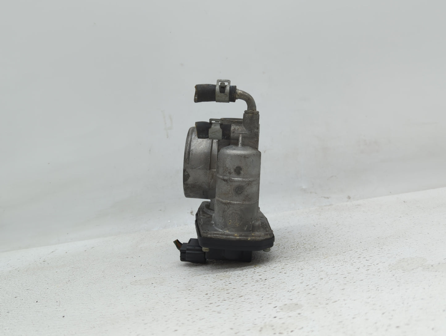 2007-2008 Infiniti G35 Throttle Body P/N:526-02 RME60-16 Fits OEM Used Auto Parts - Oemusedautoparts1.com