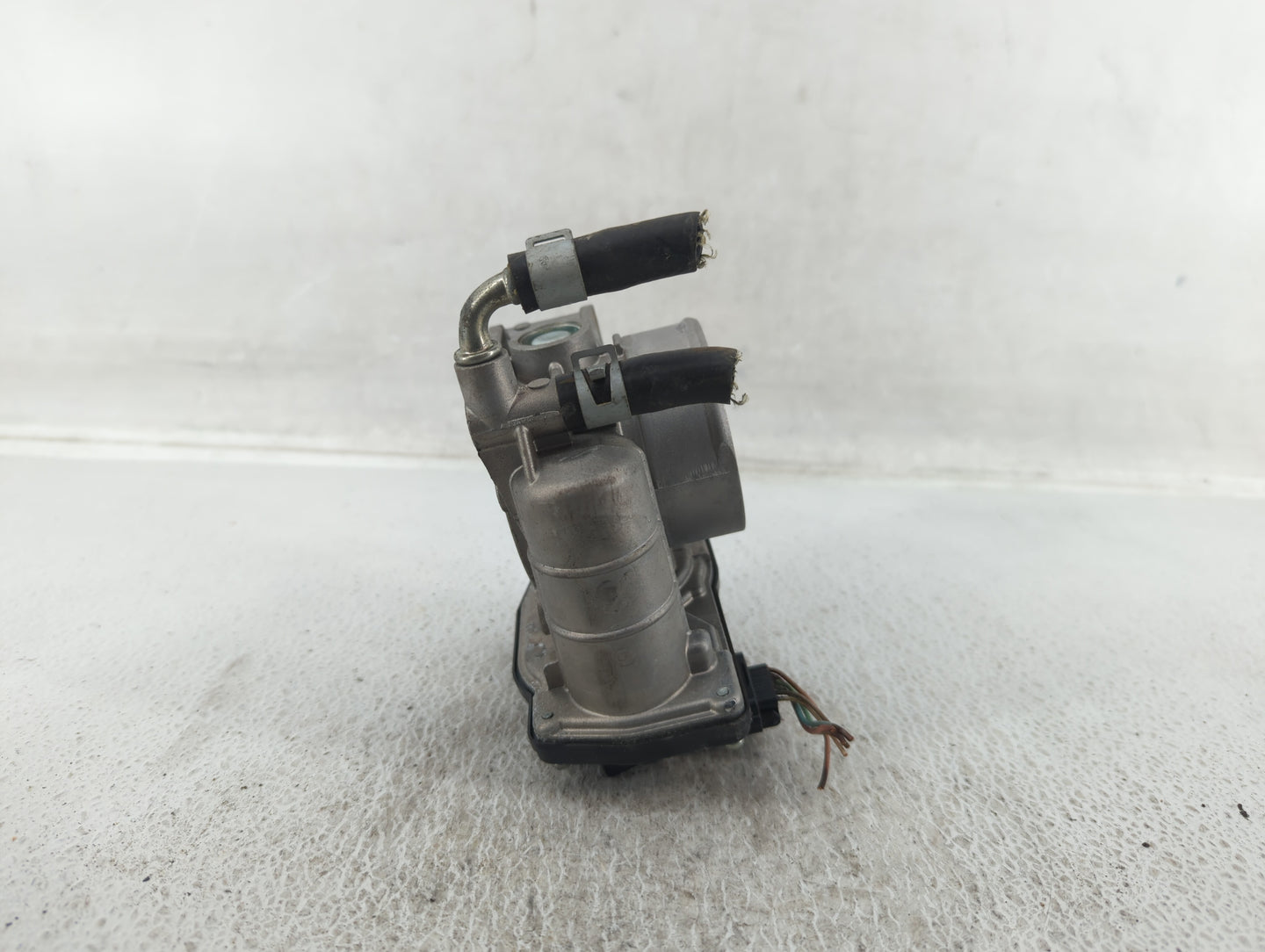 2007-2008 Infiniti G35 Throttle Body P/N:RME60-16 RME60-21 Fits OEM Used Auto Parts - Oemusedautoparts1.com