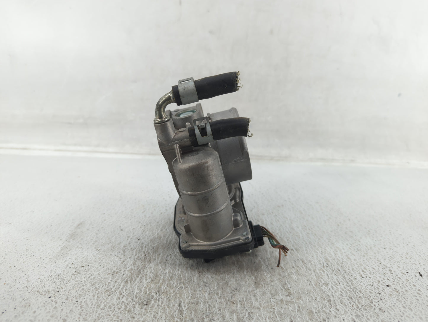 2007-2008 Infiniti G35 Throttle Body P/N:RME60-16 RME60-21 Fits OEM Used Auto Parts - Oemusedautoparts1.com