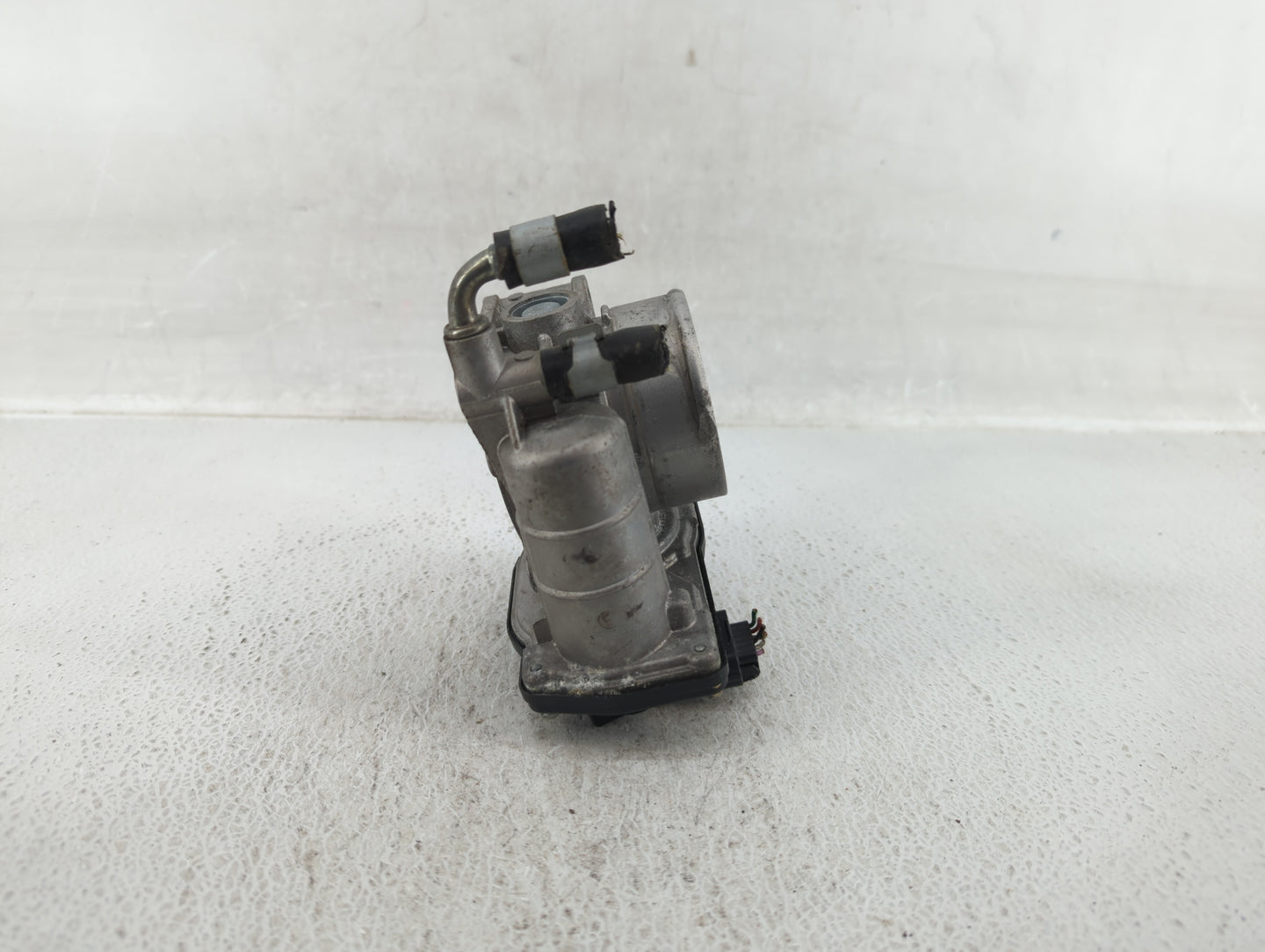2007-2008 Infiniti G35 Throttle Body P/N:RME60-16 RME60-21 Fits OEM Used Auto Parts - Oemusedautoparts1.com