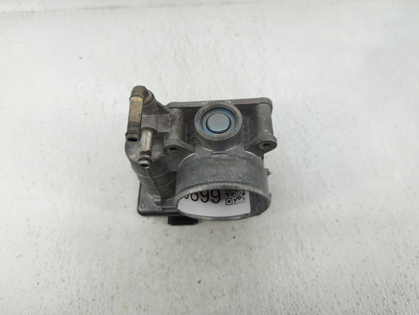 2007-2008 Infiniti G35 Throttle Body P/N:8218H RME60-16 Fits OEM Used Auto Parts - Oemusedautoparts1.com