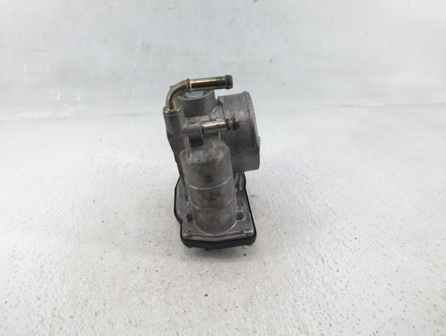 2007-2008 Infiniti G35 Throttle Body P/N:8218H RME60-16 Fits OEM Used Auto Parts - Oemusedautoparts1.com
