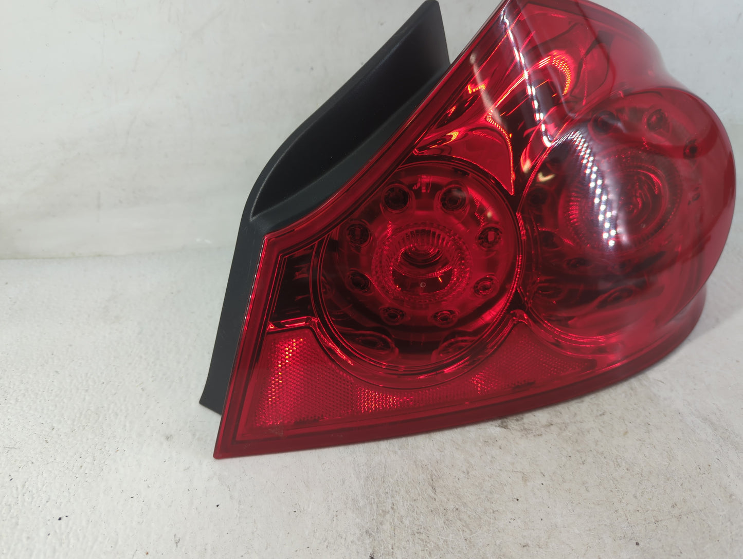 2007-2008 Infiniti G35 Tail Light Assembly Passenger Right OEM Fits Fits 2007 2008 2009 2010 2011 2012 2013 2015 OEM Used Au