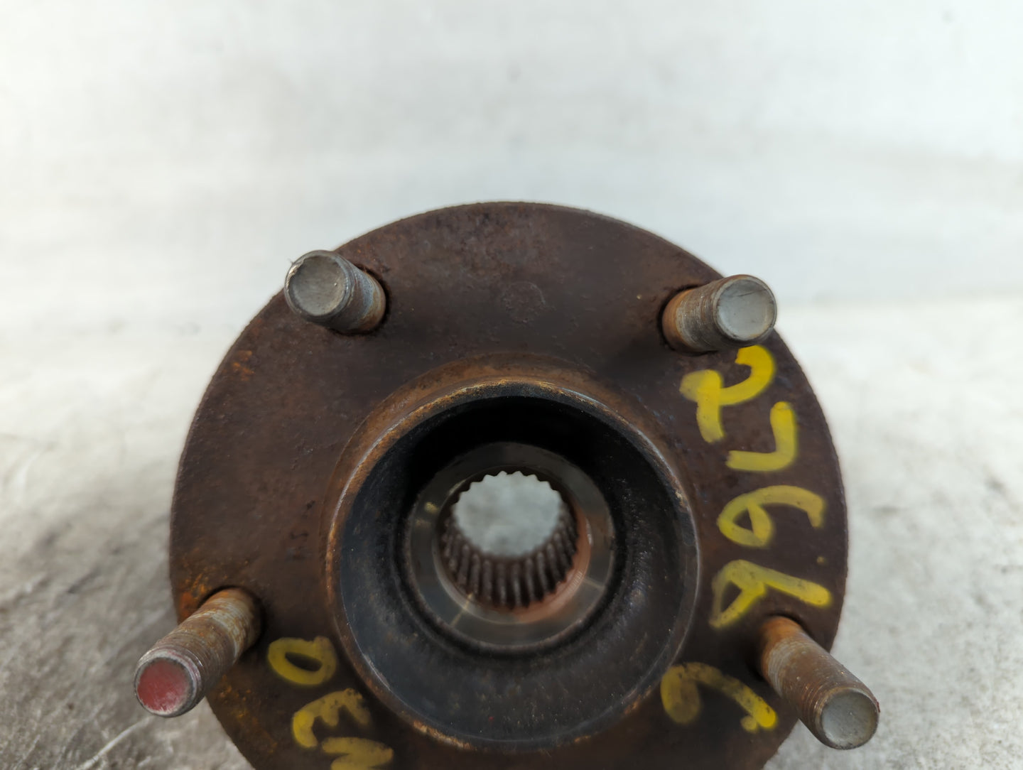 2007-2008 Infiniti G35 Driver Front Wheel Hub Oem - Oemusedautoparts1.com