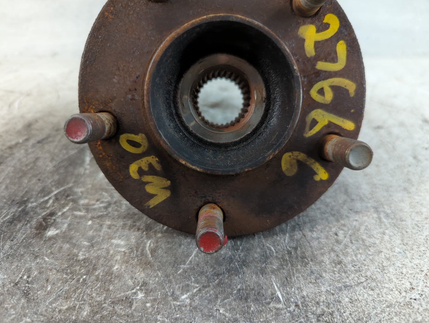 2007-2008 Infiniti G35 Driver Front Wheel Hub Oem - Oemusedautoparts1.com