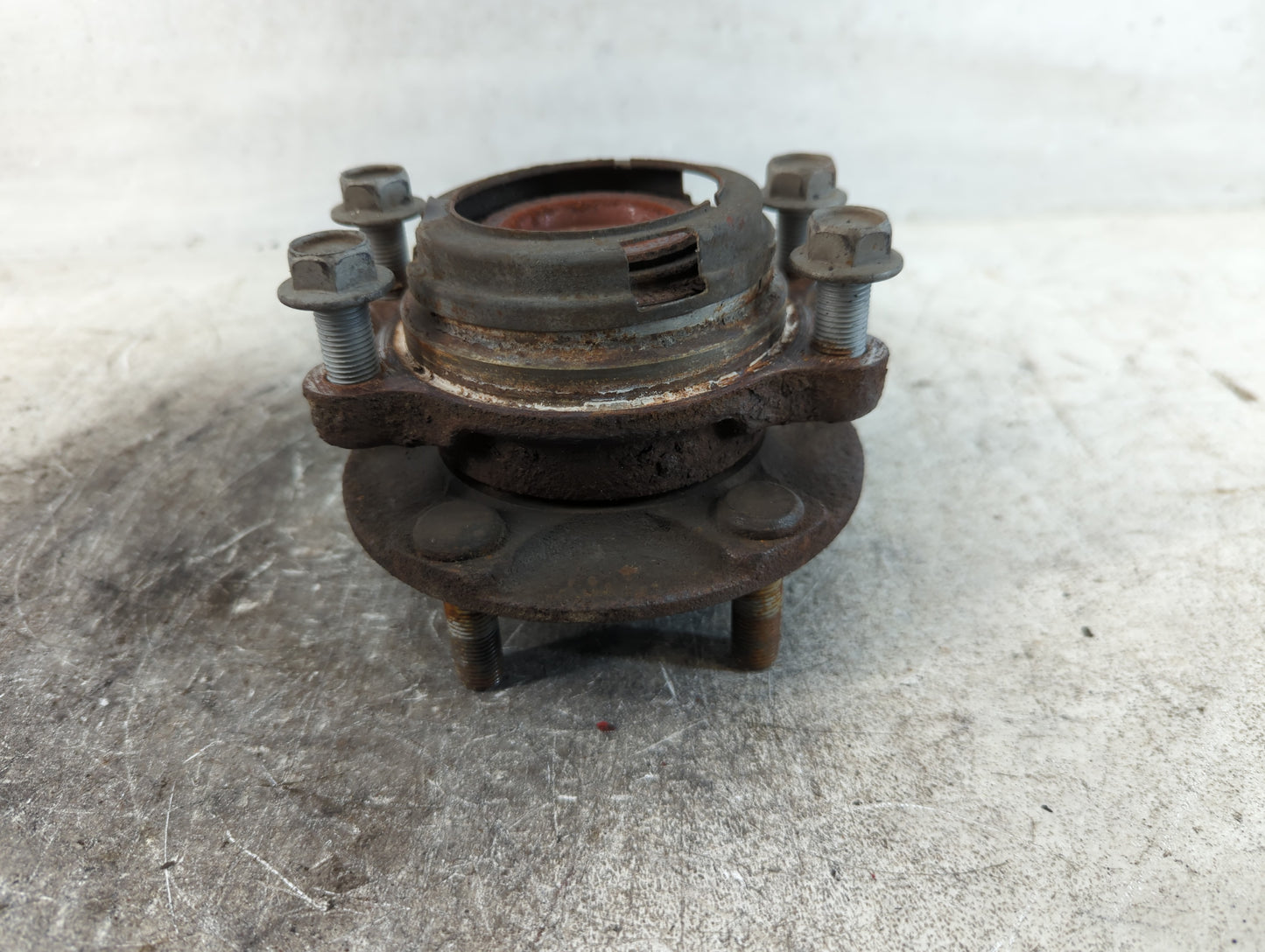 2007-2008 Infiniti G35 Driver Front Wheel Hub Oem - Oemusedautoparts1.com