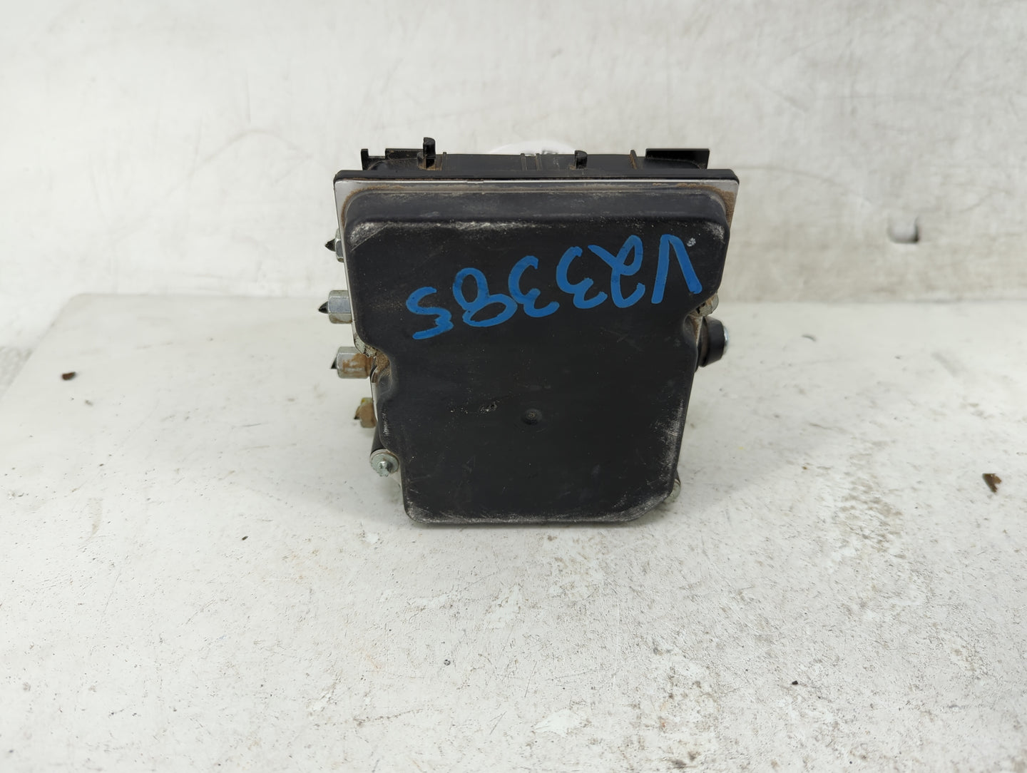2008 Infiniti G37 ABS Pump Control Module Replacement P/N:0 265 950 783 Fits OEM Used Auto Parts - Oemusedautoparts1.com