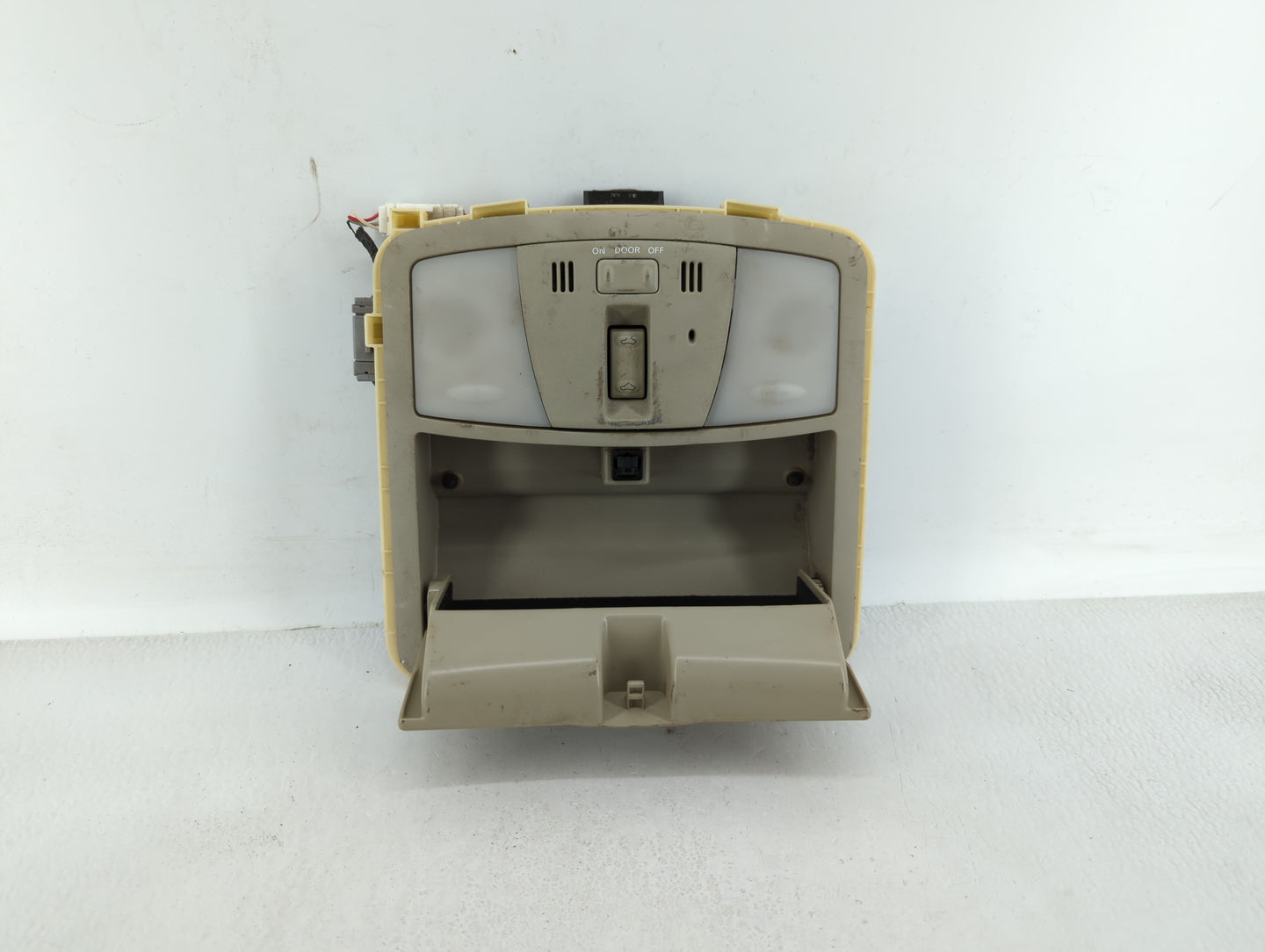 2008 Infiniti G37 Overhead Roof Console - Oemusedautoparts1.com