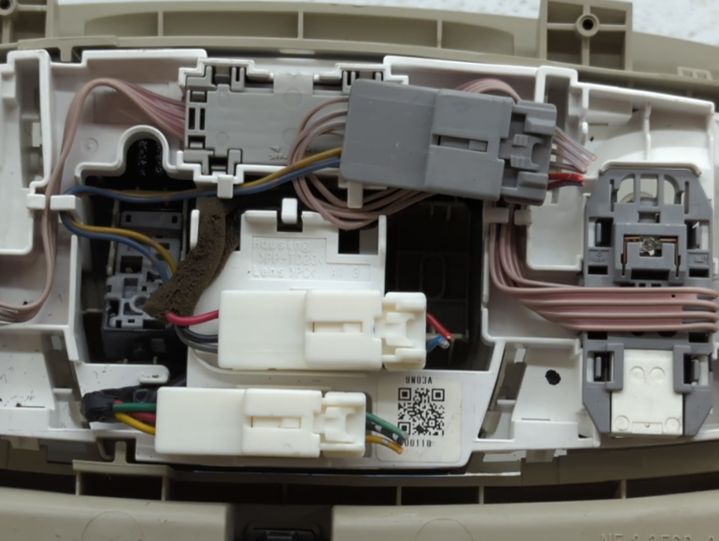 2008 Infiniti G37 Overhead Roof Console Beige - Oemusedautoparts1.com