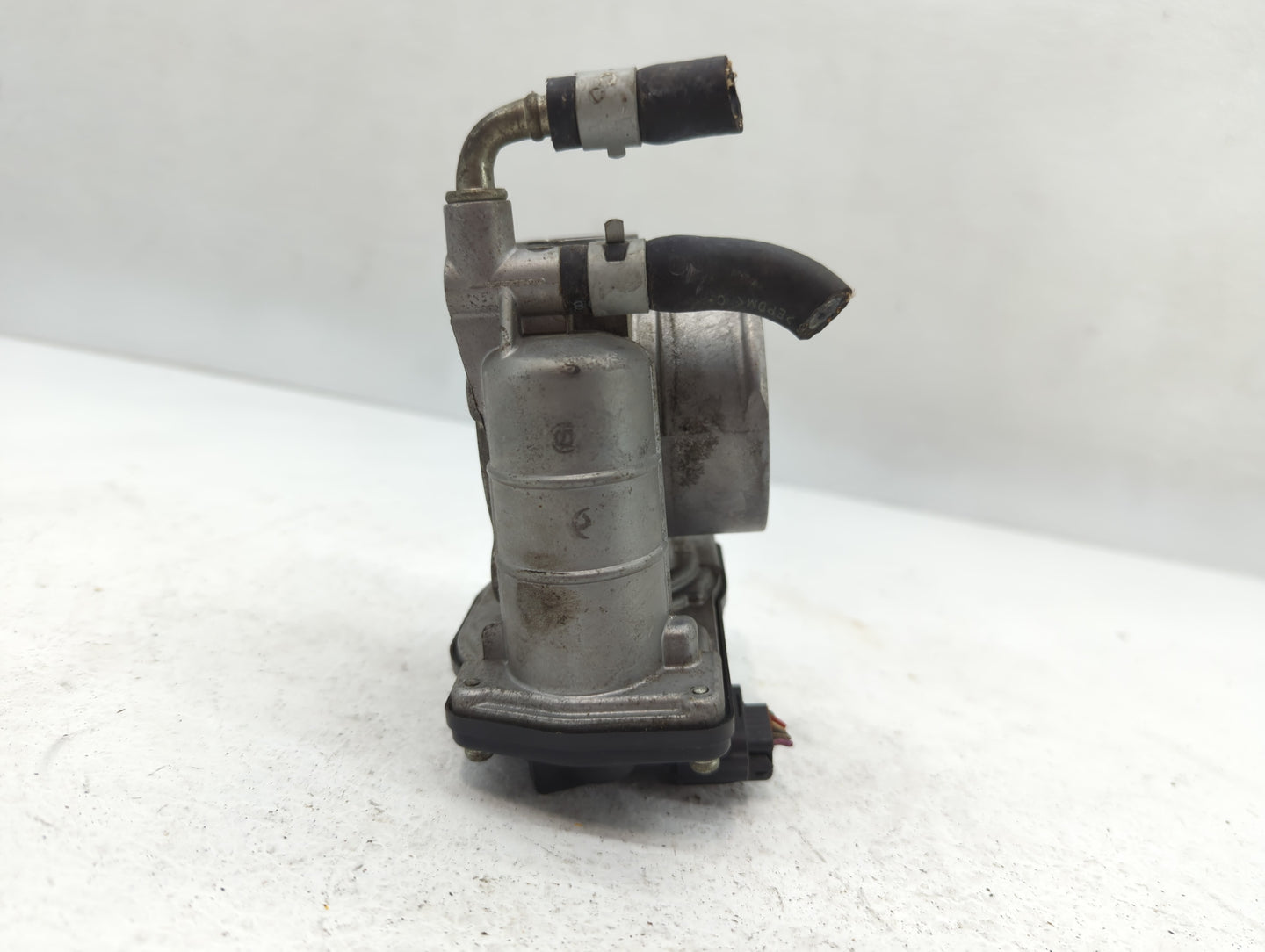 2008-2013 Infiniti G37 Throttle Body P/N:G 8119 1 526-01 Fits OEM Used Auto Parts - Oemusedautoparts1.com