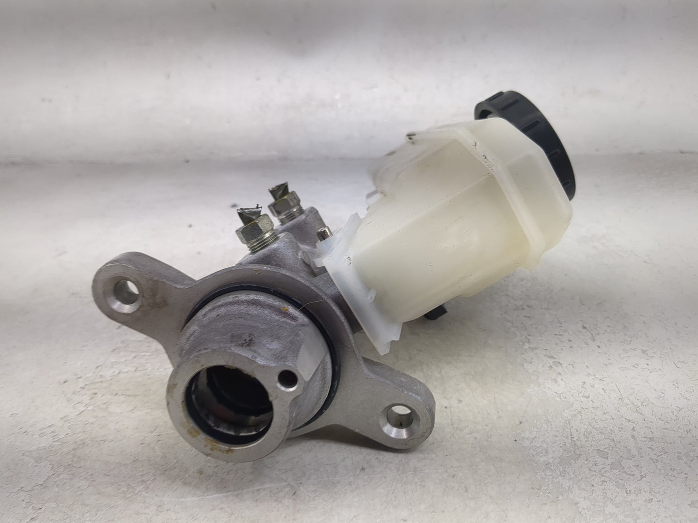 2006-2010 Infiniti M35 Brake Master Cylinder - Oemusedautoparts1.com