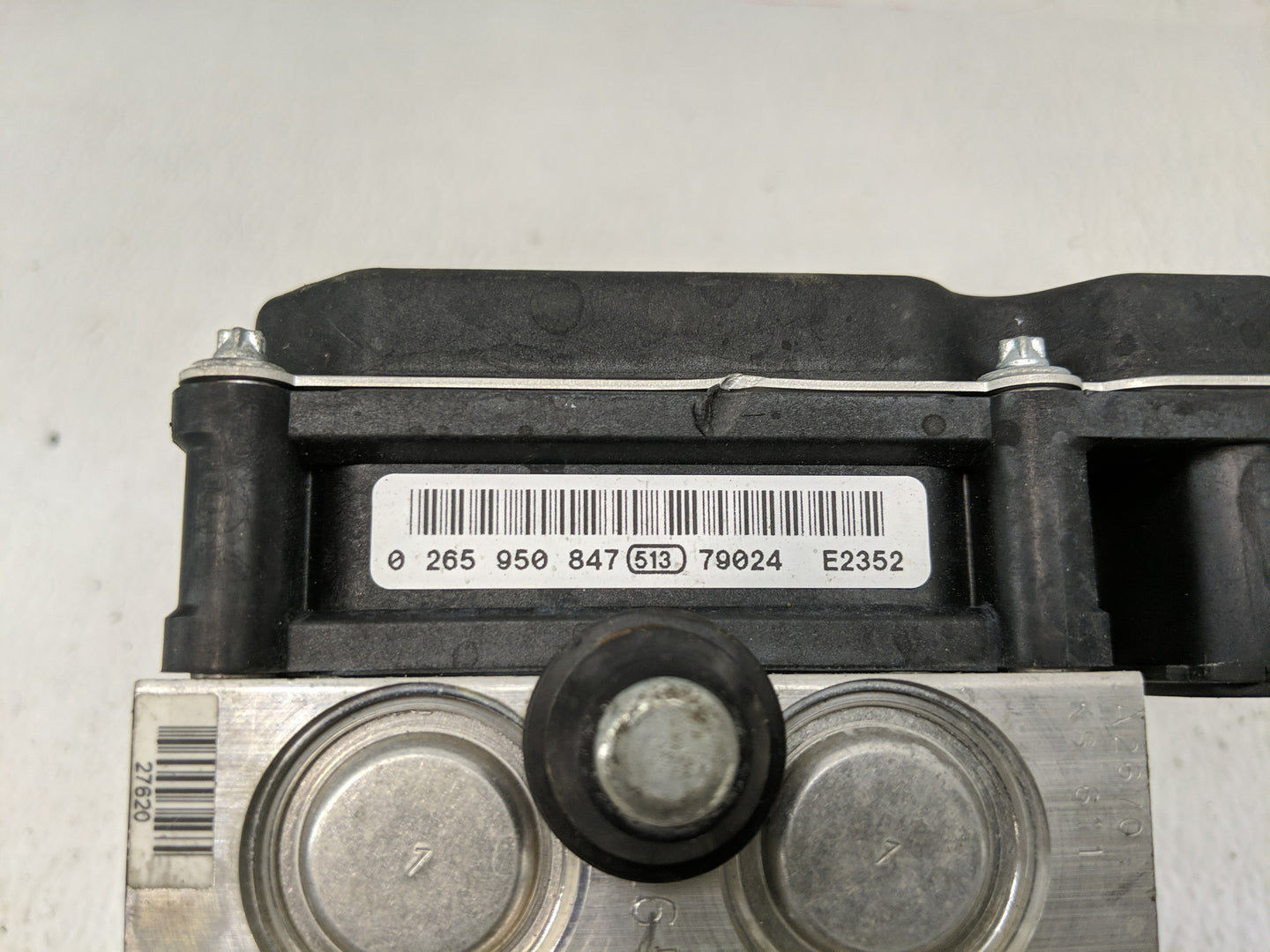 2008 Infiniti M45 ABS Pump Control Module Replacement P/N:0 265 950 847 Fits OEM Used Auto Parts - Oemusedautoparts1.com