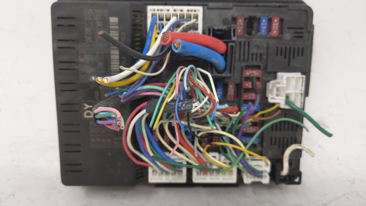 2008-2010 Infiniti Qx56 Fusebox Fuse Box Panel Relay Module P/N:284B6ZE00C Fits Fits 2008 2009 2010 2011 2012 OEM Used Auto 