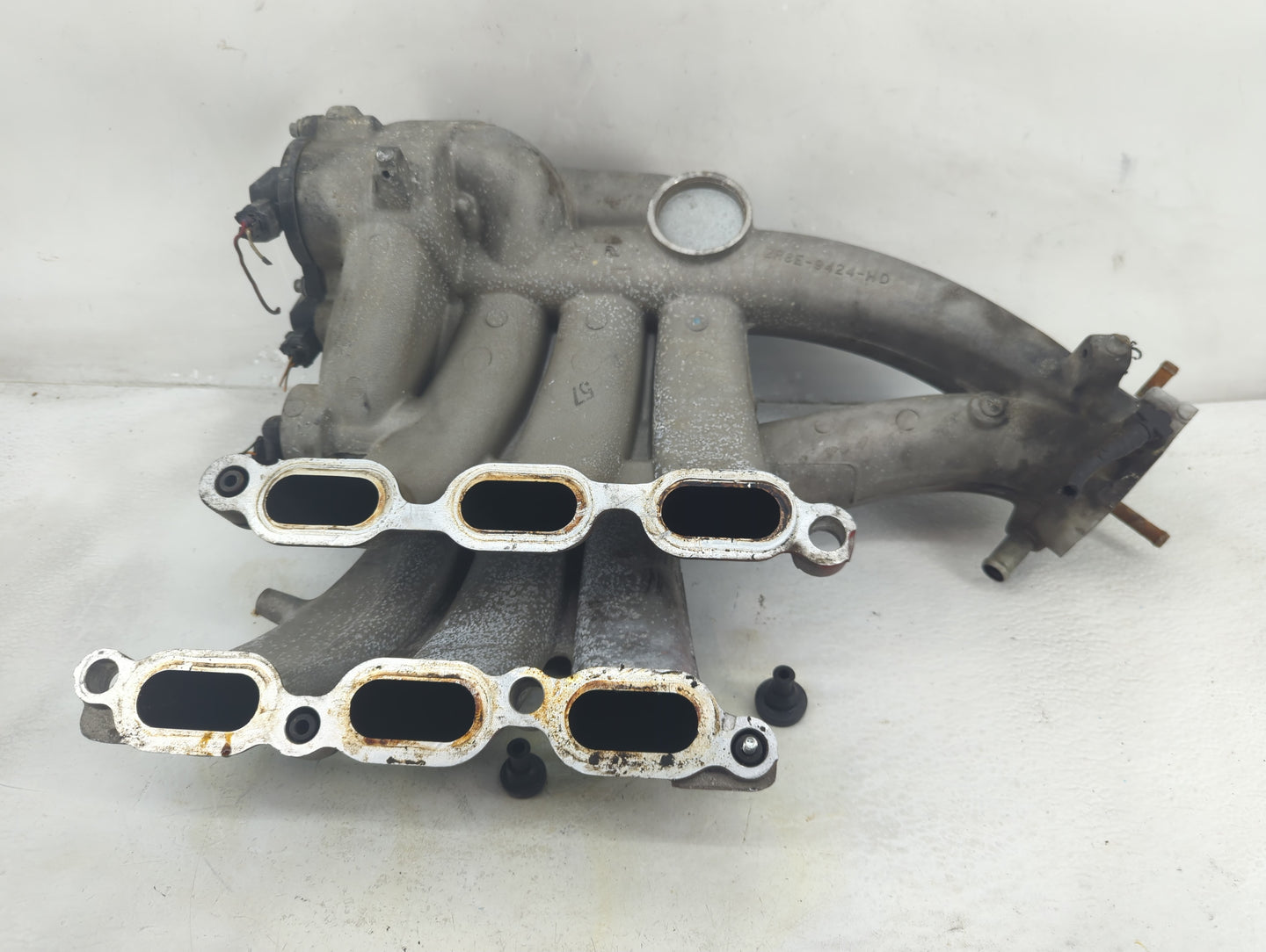 2005-2008 Jaguar S-Type Air Intake Manifold P/N:2R8E-9424-HD Fits Fits 2005 2006 2007 2008 OEM Used Auto Parts - Oemusedauto