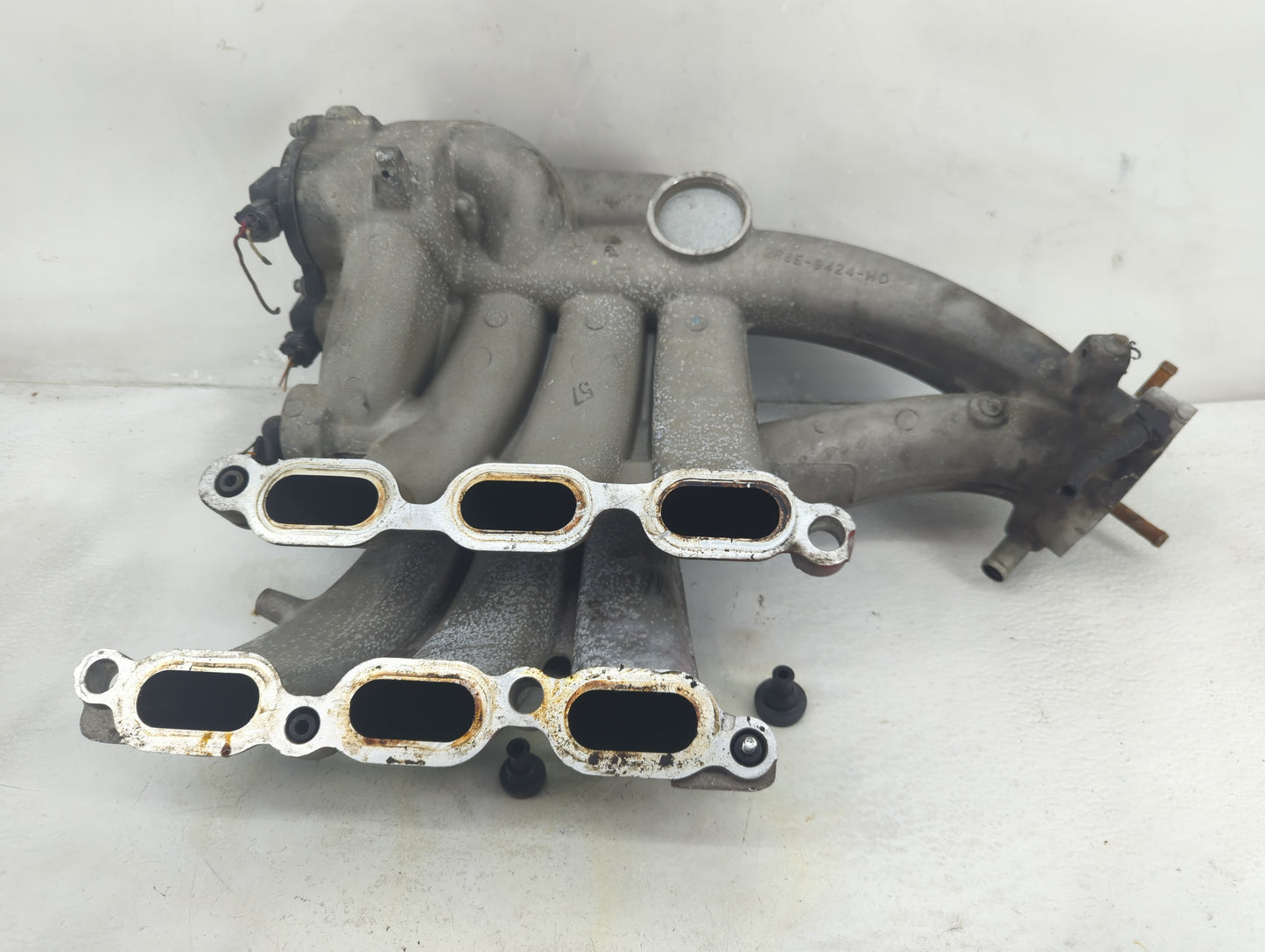 2005-2008 Jaguar S-Type Air Intake Manifold P/N:2R8E-9424-HD Fits Fits 2005 2006 2007 2008 OEM Used Auto Parts - Oemusedauto