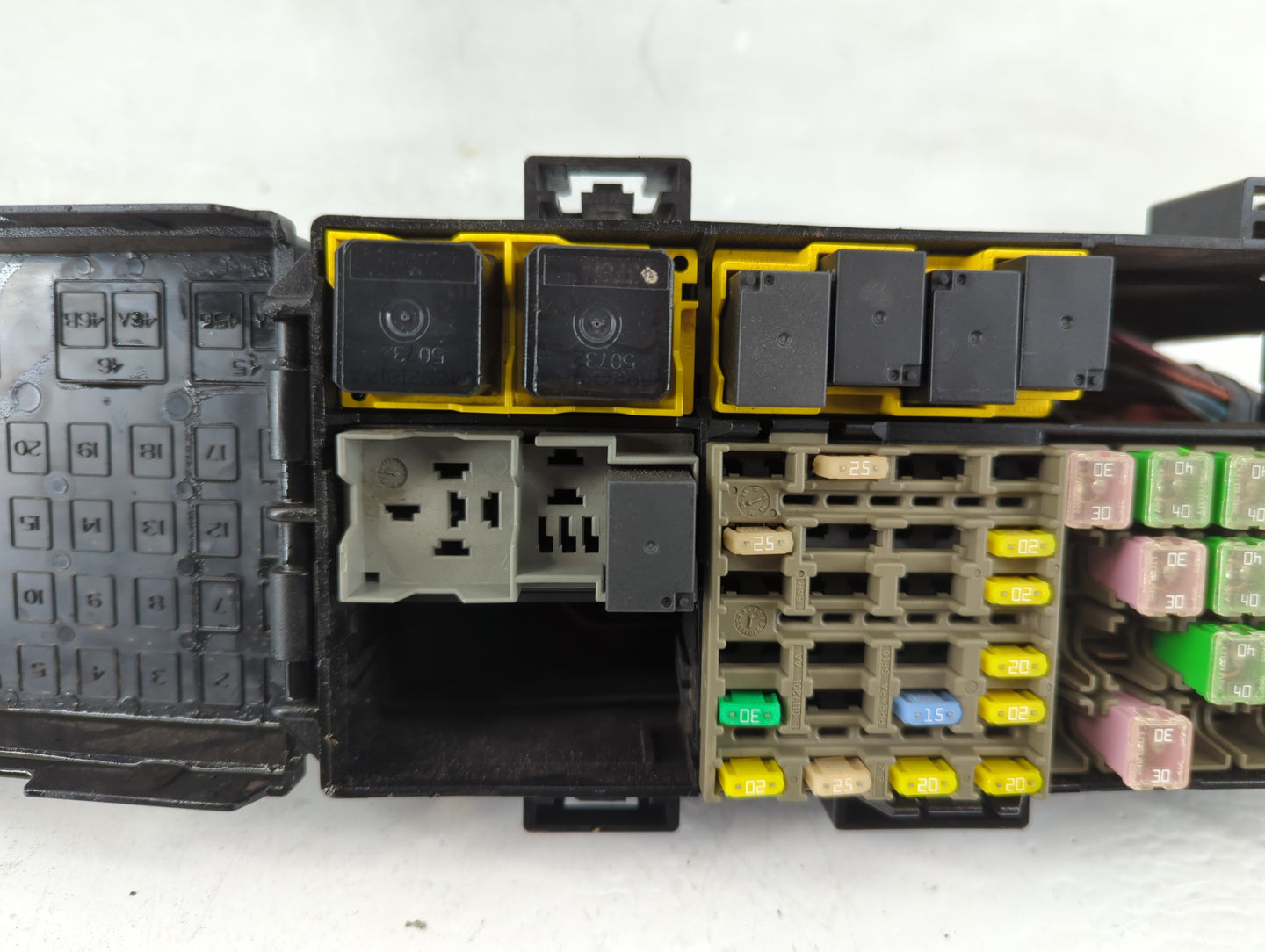 2008 Jeep Commander Fusebox Fuse Box Panel Relay Module P/N:56048417AH Fits OEM Used Auto Parts - Oemusedautoparts1.com