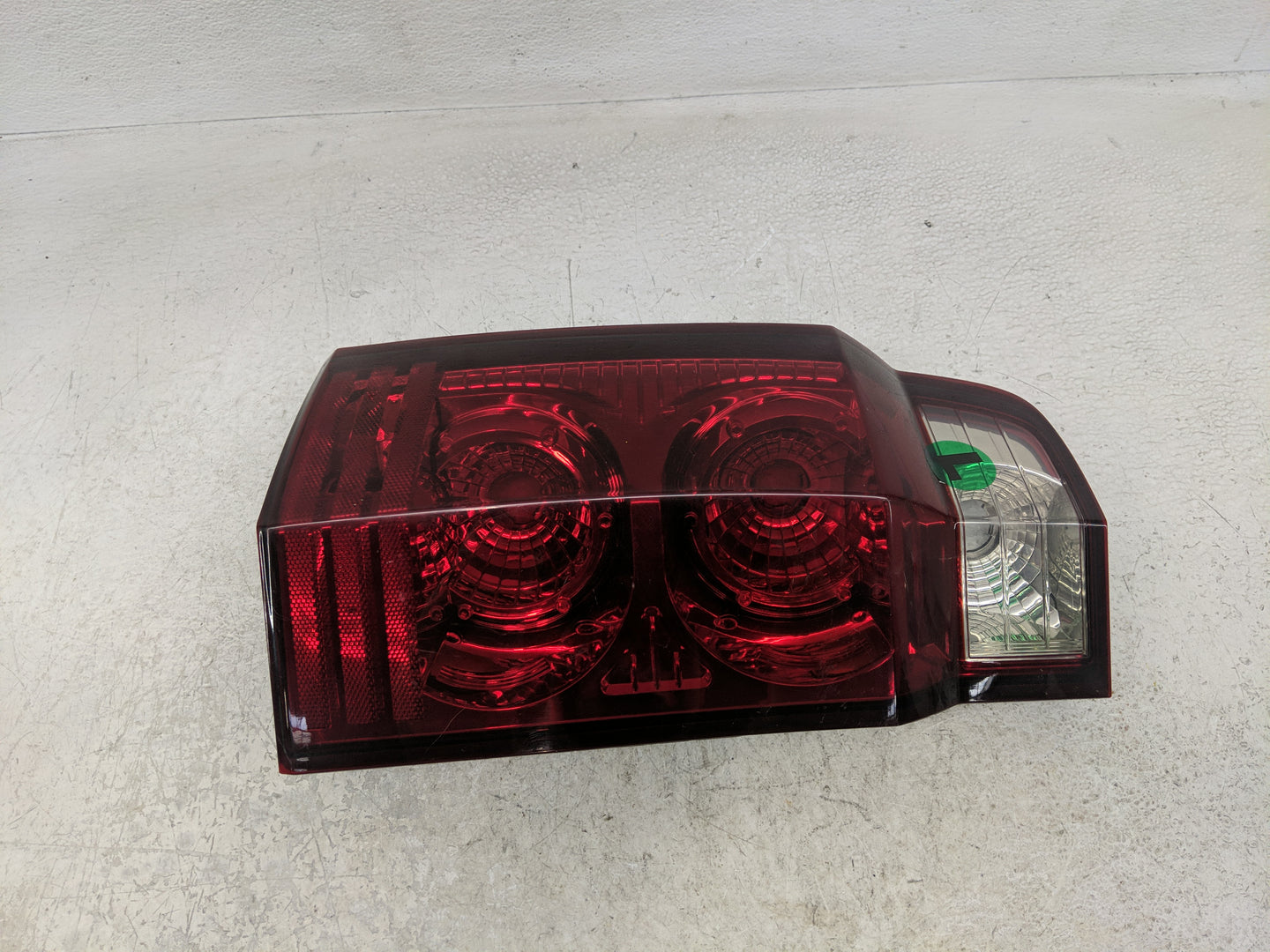 2006-2010 Jeep Commander Tail Light Assembly Driver Left OEM P/N:55396459AH Fits Fits 2006 2007 2008 2009 2010 OEM Used Auto