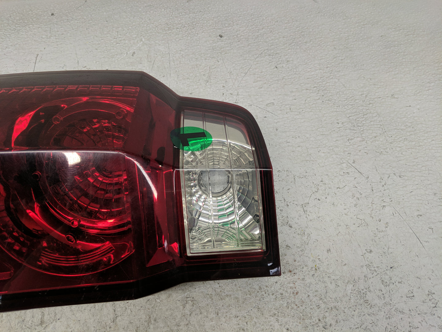 2006-2010 Jeep Commander Tail Light Assembly Driver Left OEM P/N:55396459AH Fits Fits 2006 2007 2008 2009 2010 OEM Used Auto