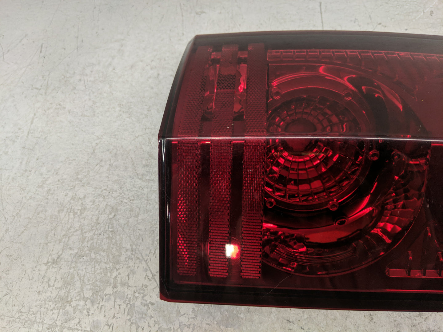 2006-2010 Jeep Commander Tail Light Assembly Driver Left OEM P/N:55396459AH Fits Fits 2006 2007 2008 2009 2010 OEM Used Auto