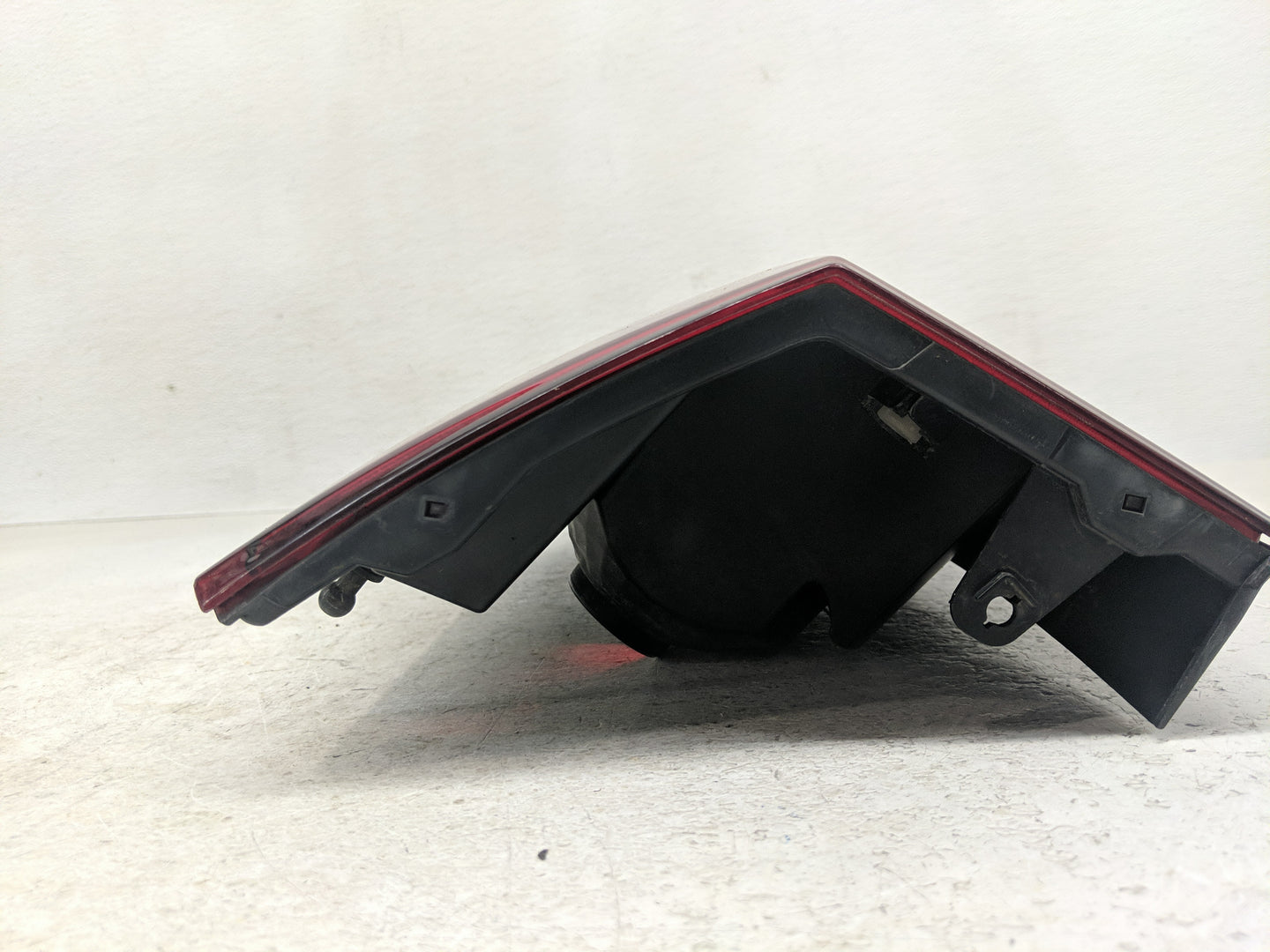 2006-2010 Jeep Commander Tail Light Assembly Driver Left OEM P/N:55396459AH Fits Fits 2006 2007 2008 2009 2010 OEM Used Auto