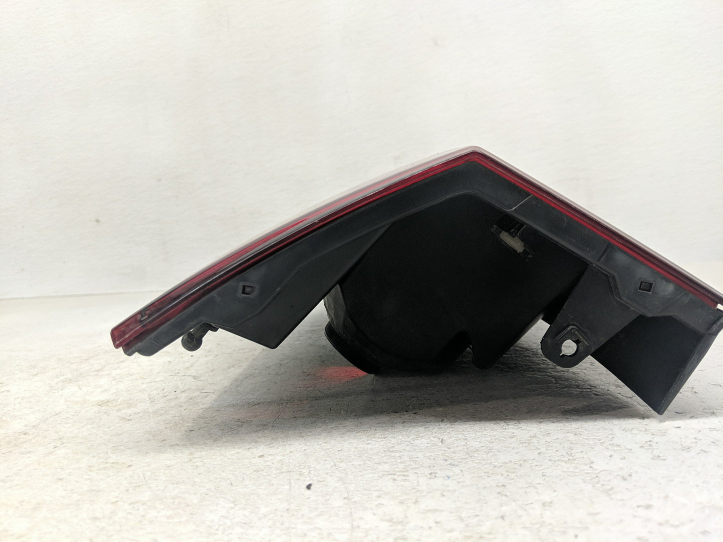 2006-2010 Jeep Commander Tail Light Assembly Driver Left OEM P/N:55396459AH Fits Fits 2006 2007 2008 2009 2010 OEM Used Auto
