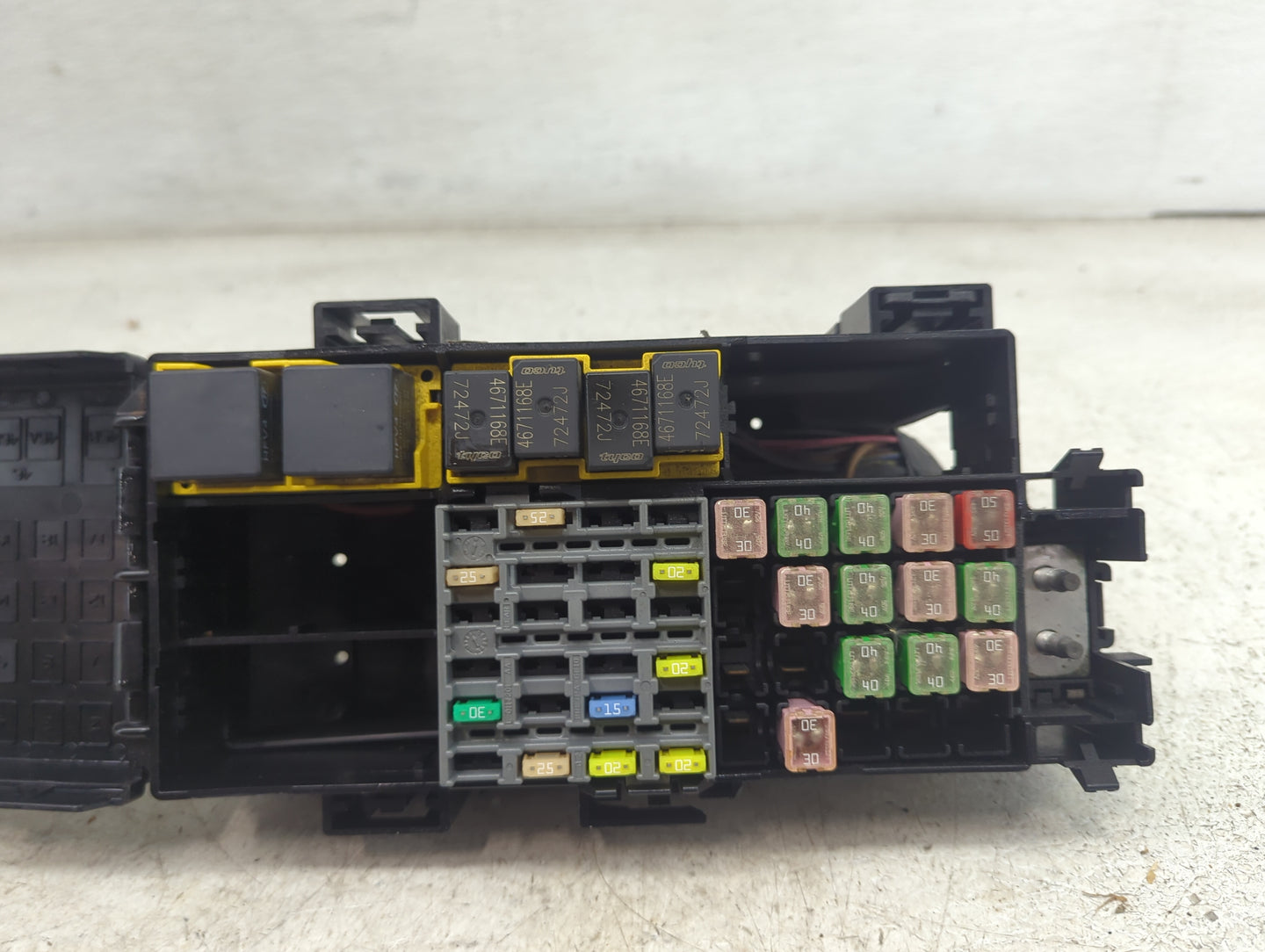 2008 Jeep Commander Fusebox Fuse Box Panel Relay Module P/N:P91305287 Fits OEM Used Auto Parts - Oemusedautoparts1.com