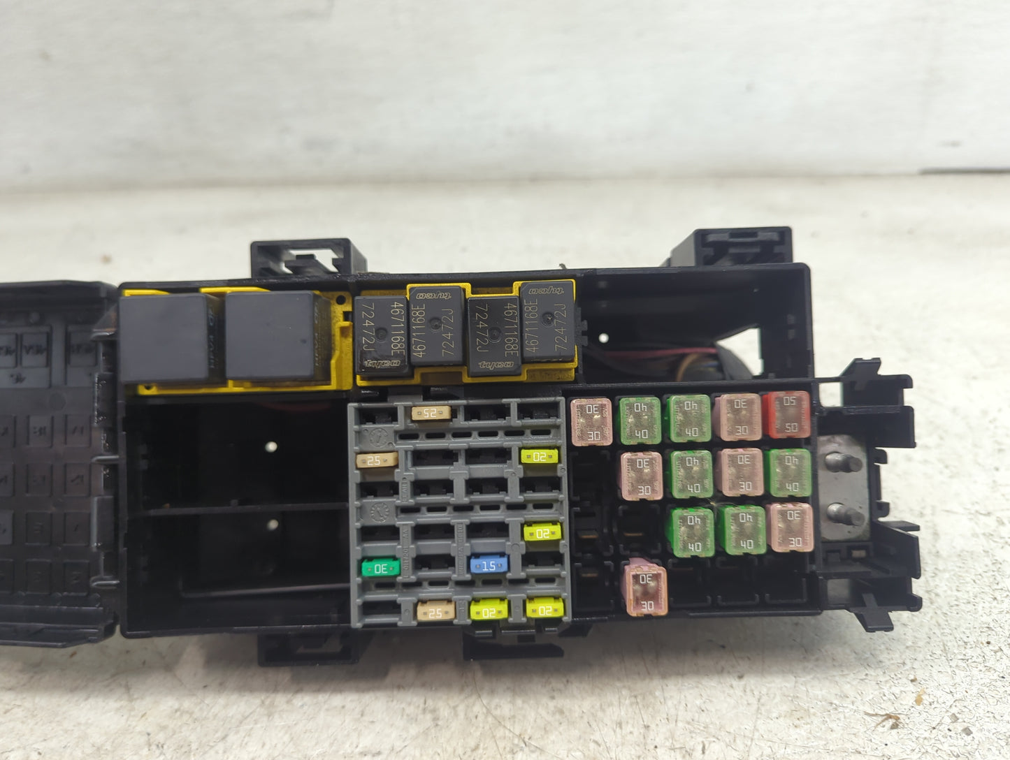 2008 Jeep Commander Fusebox Fuse Box Panel Relay Module P/N:P91305287 Fits OEM Used Auto Parts - Oemusedautoparts1.com