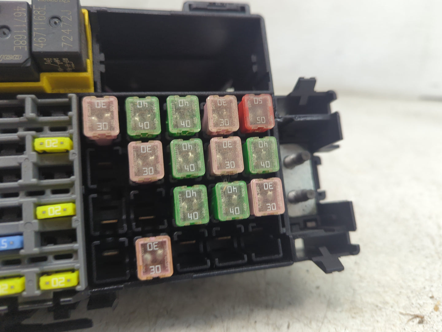 2008 Jeep Commander Fusebox Fuse Box Panel Relay Module P/N:P91305287 Fits OEM Used Auto Parts - Oemusedautoparts1.com