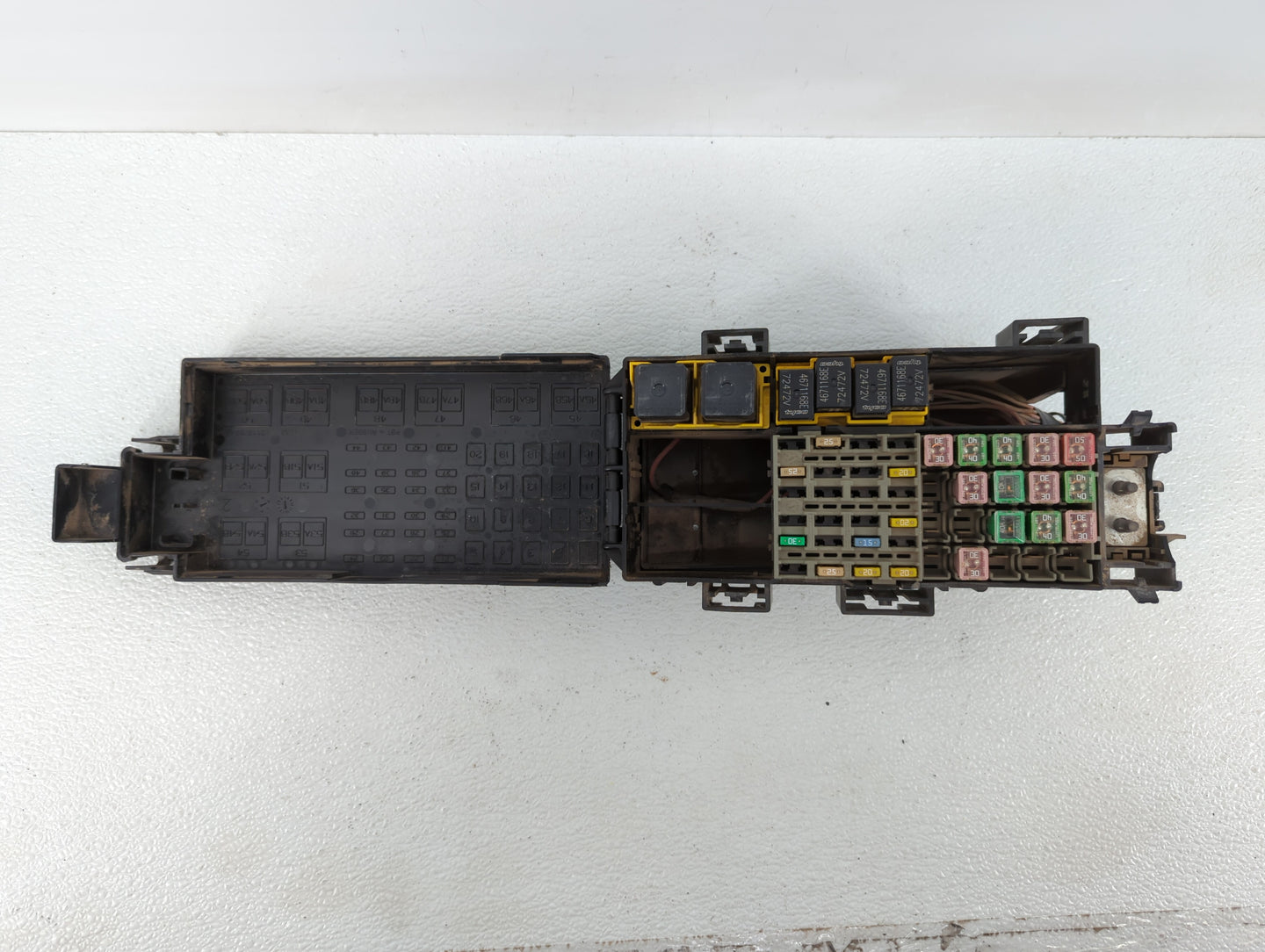 2008 Jeep Commander Fusebox Fuse Box Panel Relay Module P/N:L0116786AA Fits OEM Used Auto Parts - Oemusedautoparts1.com