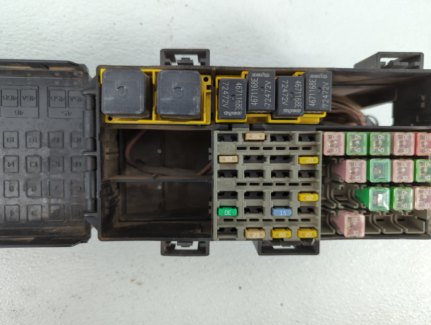 2008 Jeep Commander Fusebox Fuse Box Panel Relay Module P/N:L0116786AA Fits OEM Used Auto Parts - Oemusedautoparts1.com