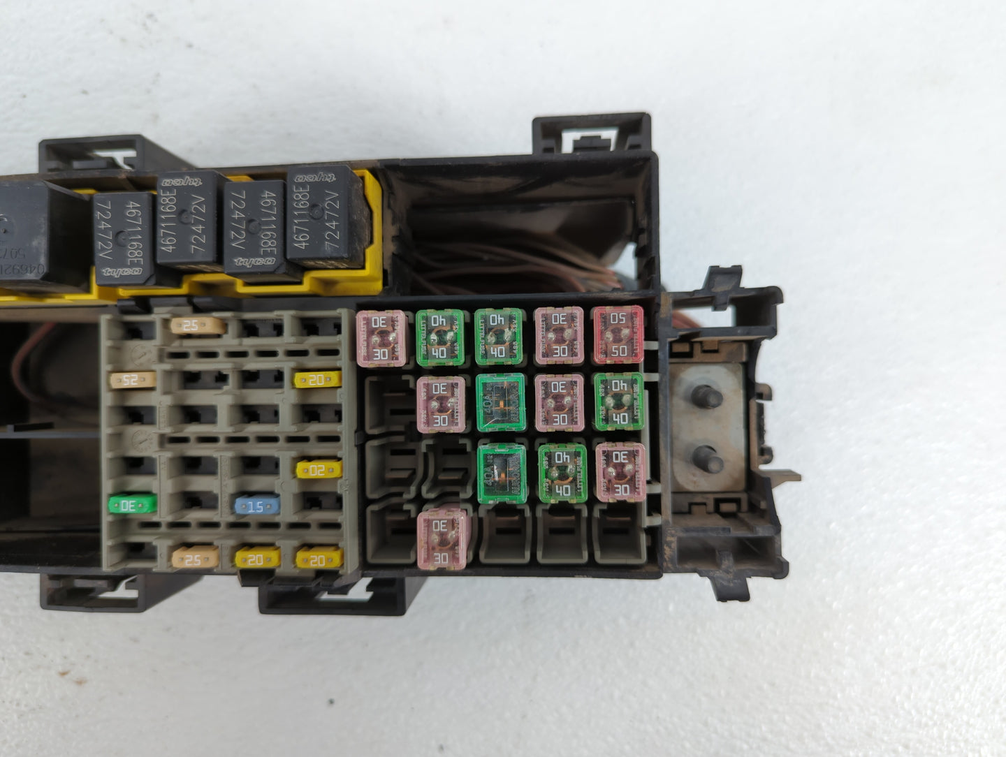 2008 Jeep Commander Fusebox Fuse Box Panel Relay Module P/N:L0116786AA Fits OEM Used Auto Parts - Oemusedautoparts1.com