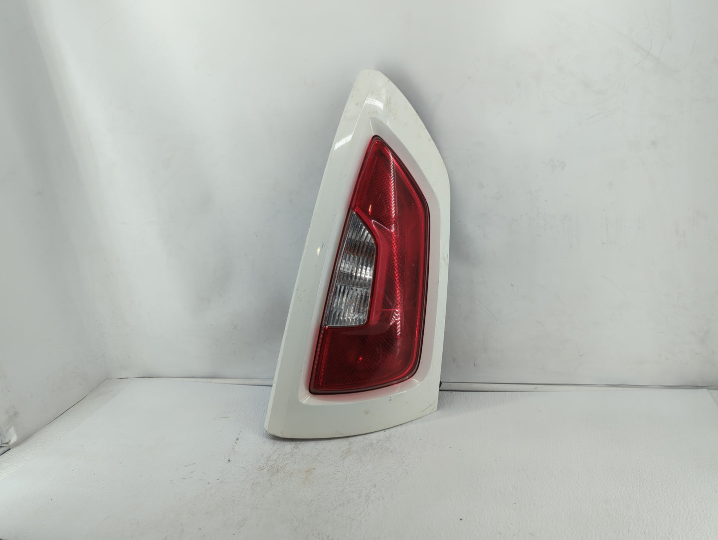 2006-2010 Jeep Commander Tail Light Assembly Driver Left OEM P/N:55396458AD 55396459AE Fits Fits 2006 2007 2008 2009 2010 OE