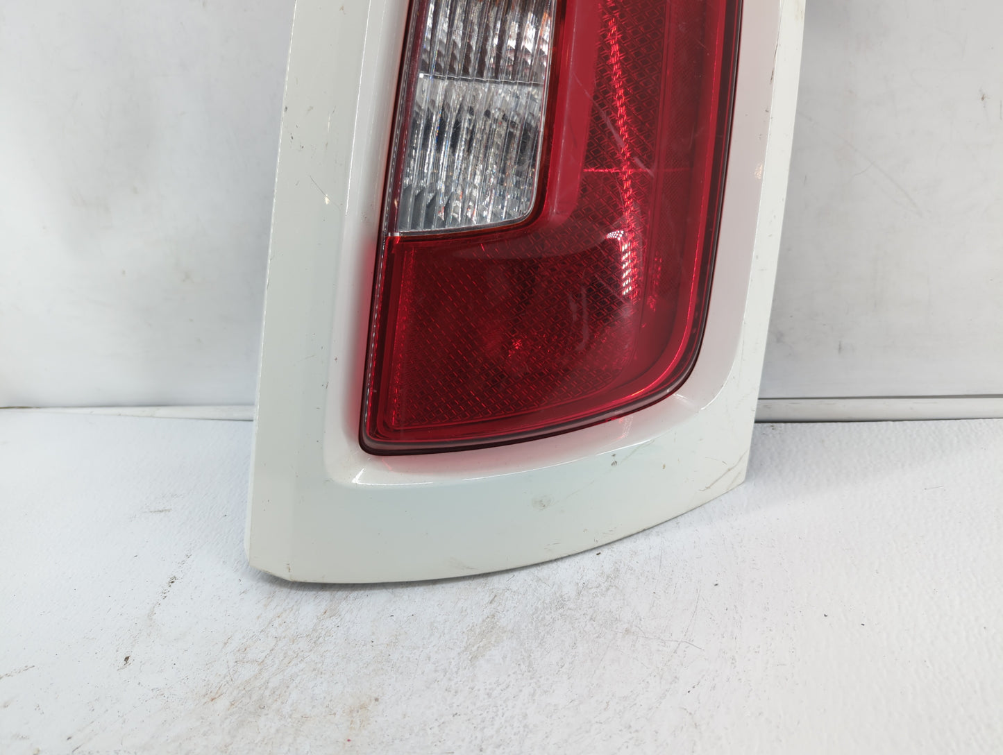 2006-2010 Jeep Commander Tail Light Assembly Driver Left OEM P/N:55396458AD 55396459AE Fits Fits 2006 2007 2008 2009 2010 OE