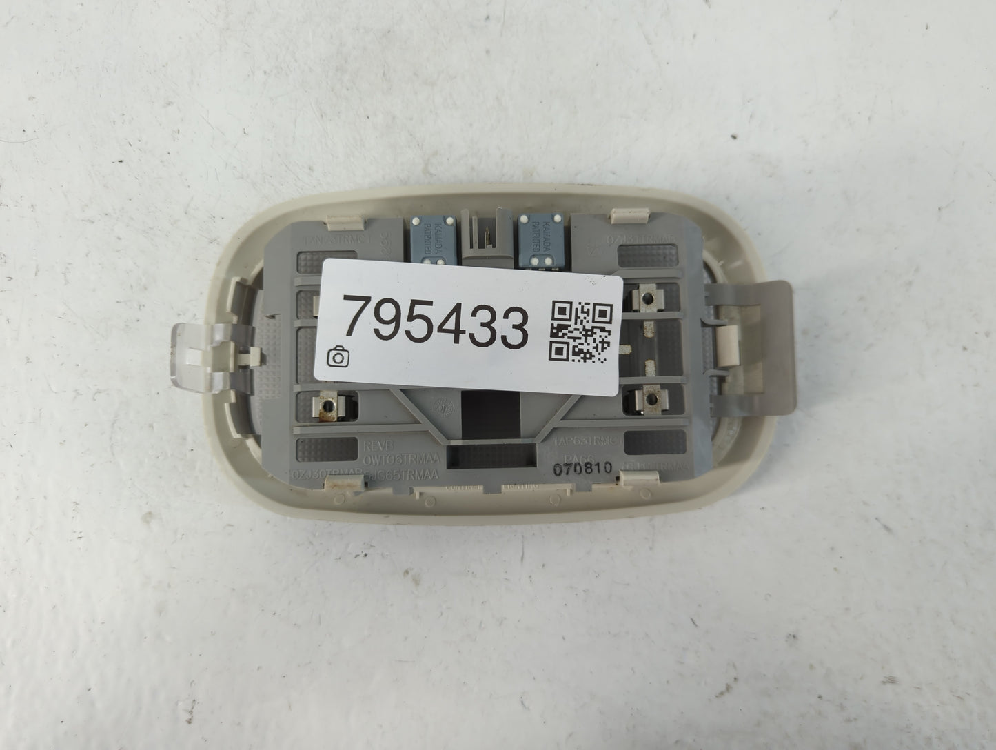 2007-2008 Jeep Compass Overhead Roof Console Interior Dome Light - Oemusedautoparts1.com