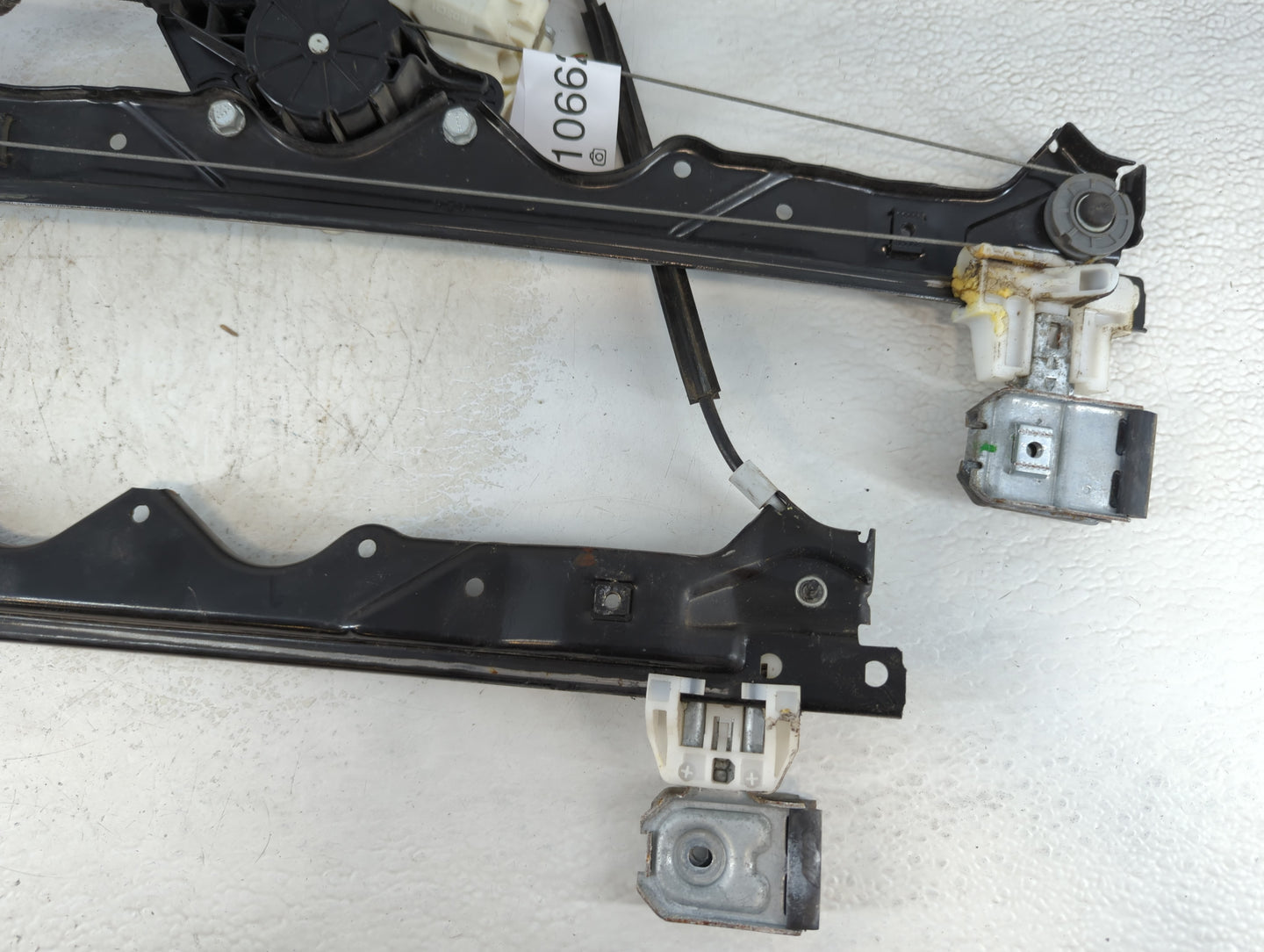2006-2010 Jeep Grand Cherokee Driver Left Front Window Regulator - Oemusedautoparts1.com