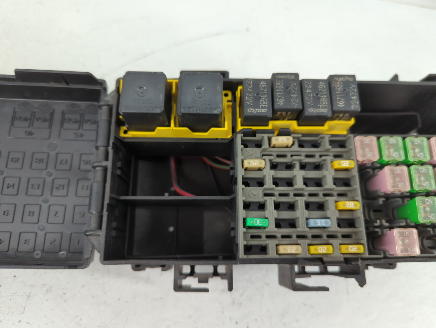 2008 Jeep Grand Cherokee Fusebox Fuse Box Panel Relay Module P/N:56048399AG Fits OEM Used Auto Parts - Oemusedautoparts1.com