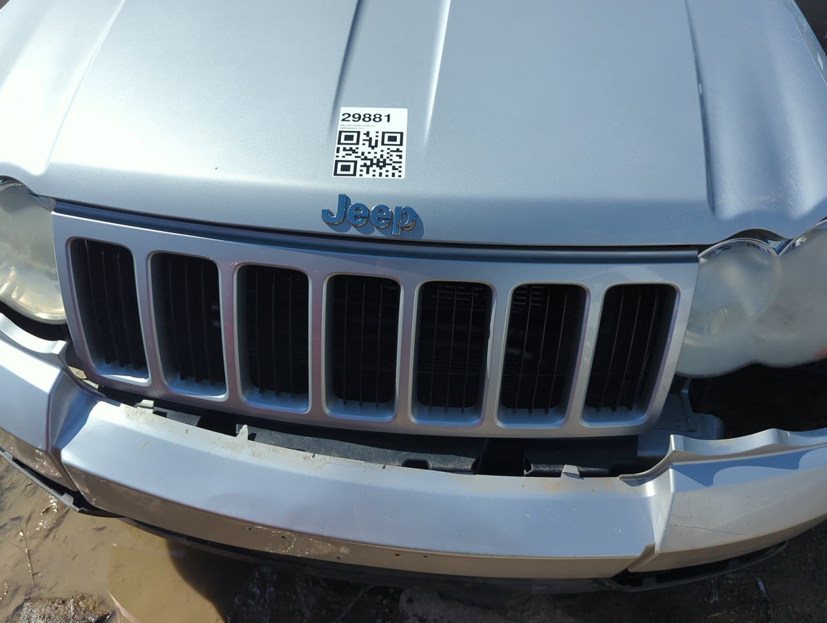 2008-2010 Jeep Grand Cherokee Front Grille Bumper Not Included - Oemusedautoparts1.com