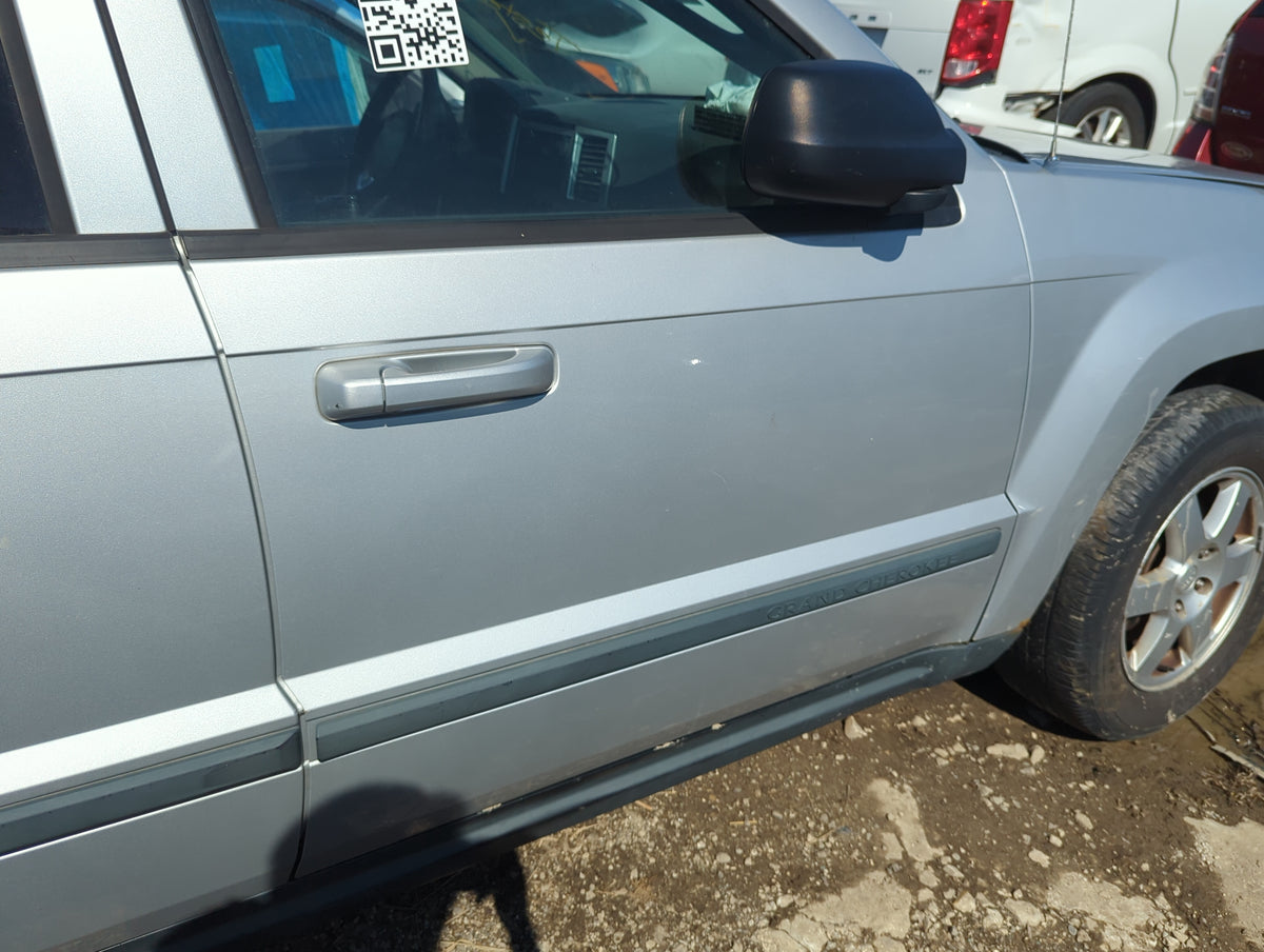 2008-2010 Jeep Grand Cherokee Passenger Front Door Oem 1404625 - Oemusedautoparts1.com