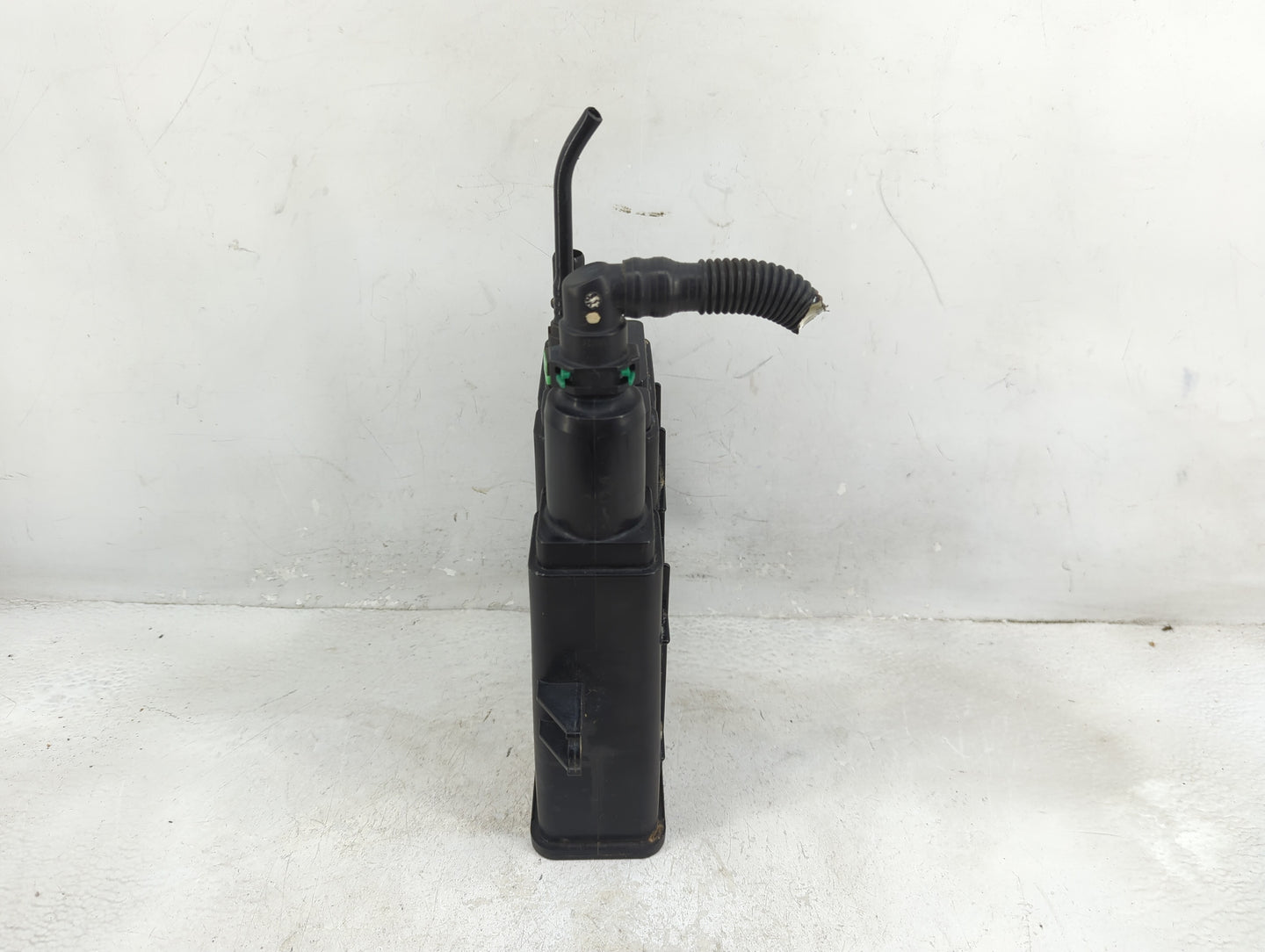 2008 Jeep Grand Cherokee Fuel Vapor Charcoal Canister 1410743 - Oemusedautoparts1.com