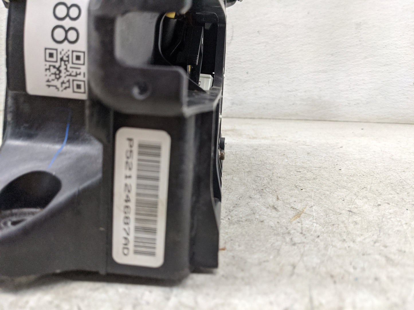 2008 Jeep Grand Cherokee Floor Console Assembly Shifter - Oemusedautoparts1.com