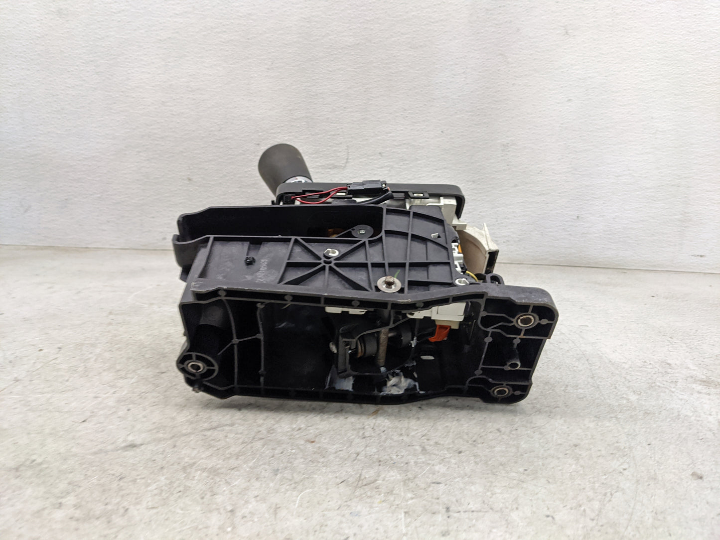 2008 Jeep Grand Cherokee Floor Console Assembly Shifter - Oemusedautoparts1.com