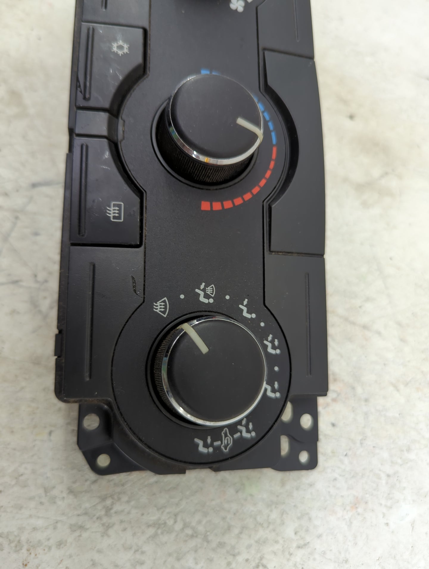 2007-2010 Jeep Grand Cherokee Climate Control Module Temperature AC/Heater Replacement P/N:P55037979AA 55037979AA Fits OEM U